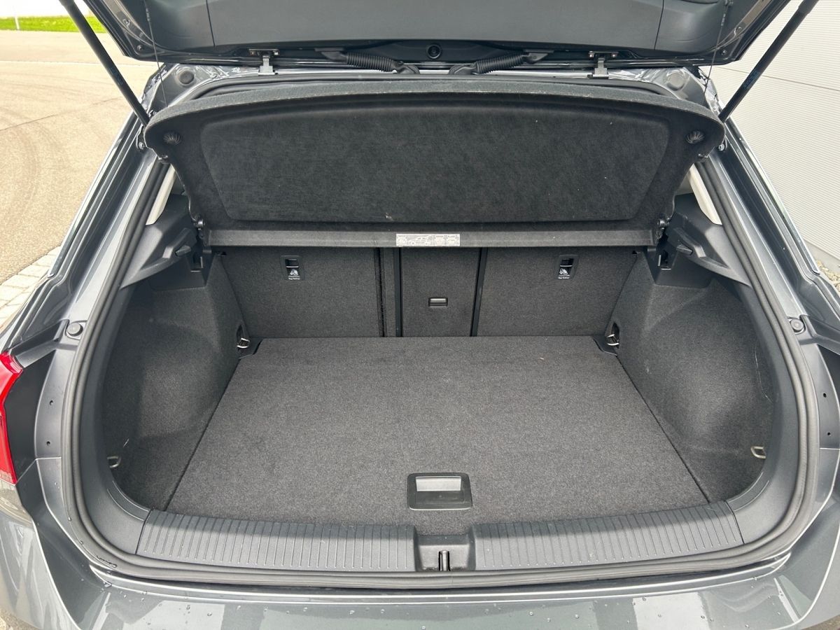 Volkswagen T-Roc 2.0 TDI Style - Samsaru's Car Outlet
