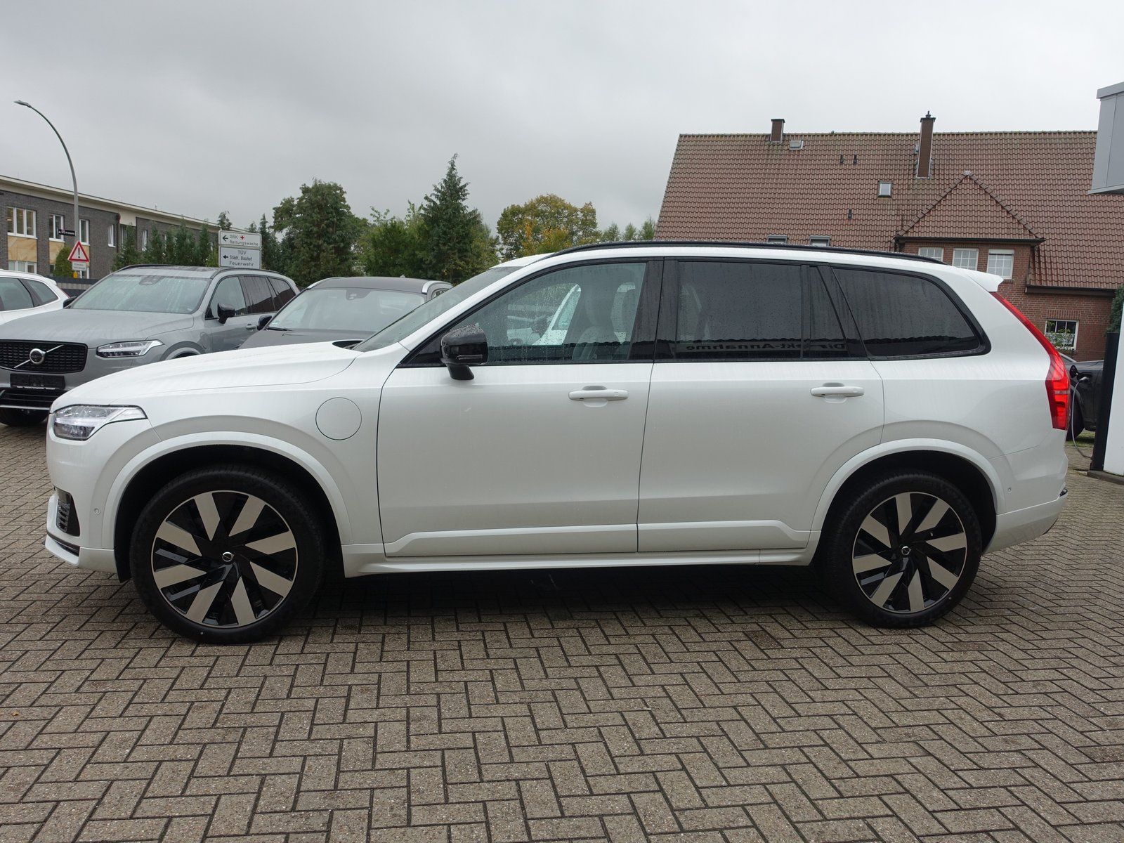 Volvo XC90 Plus Dark T8 AWD Plug-inHybrid/AHK/360°/H&K