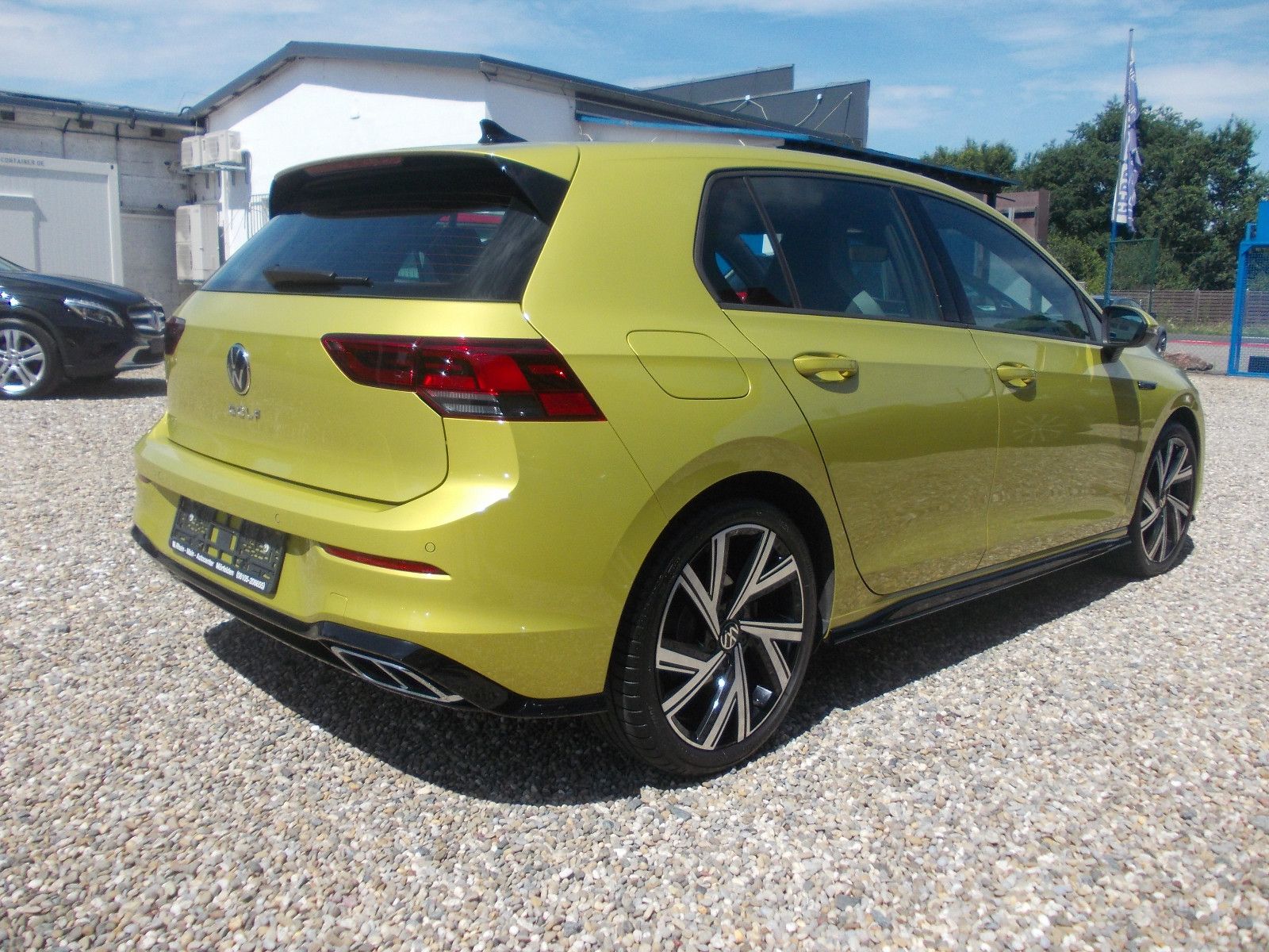 Volkswagen Golf VIII R-Line - Samsaru's Car Outlet