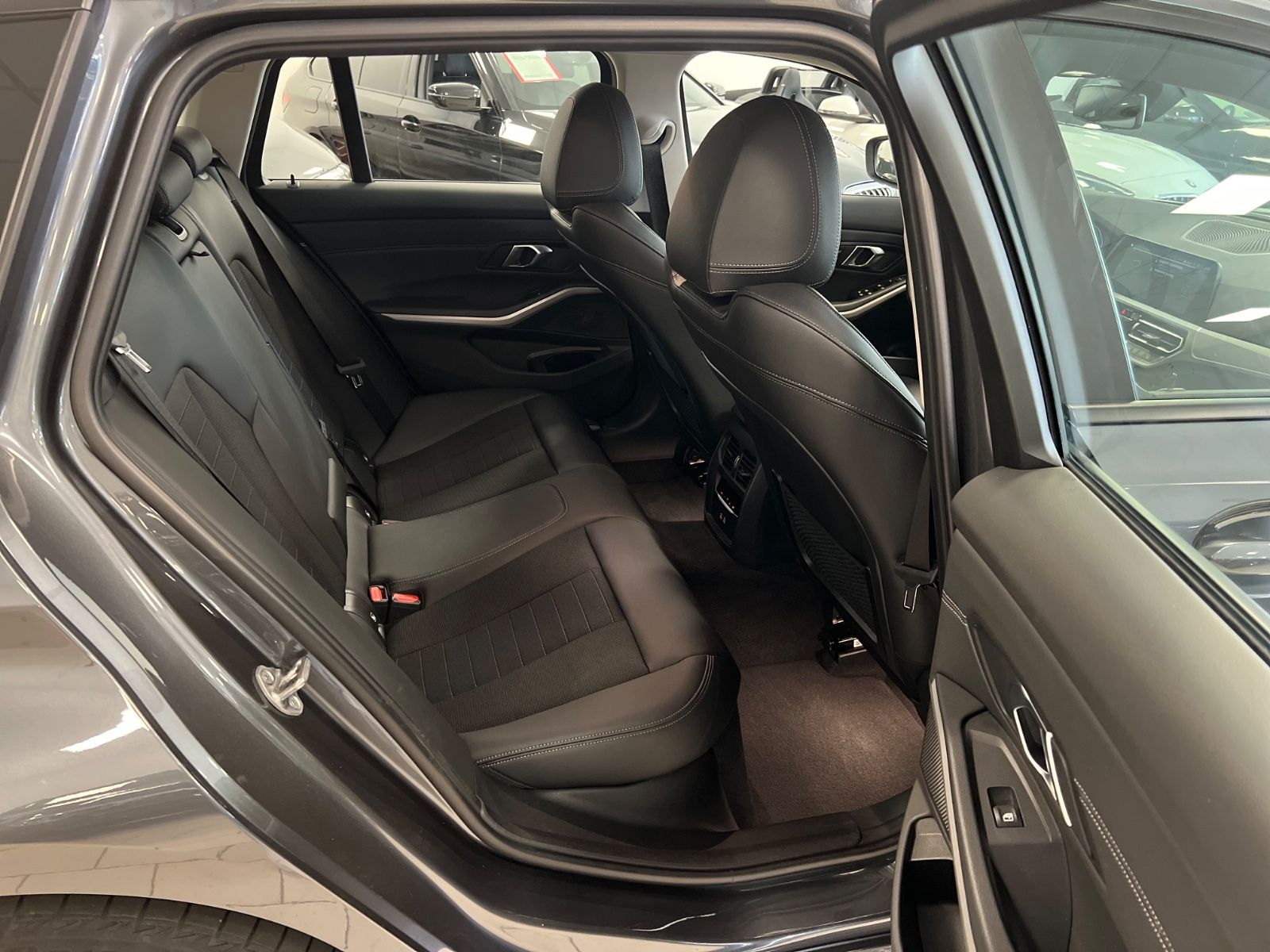 BMW 320e Advantage Aut - Samsaru's Car Outlet