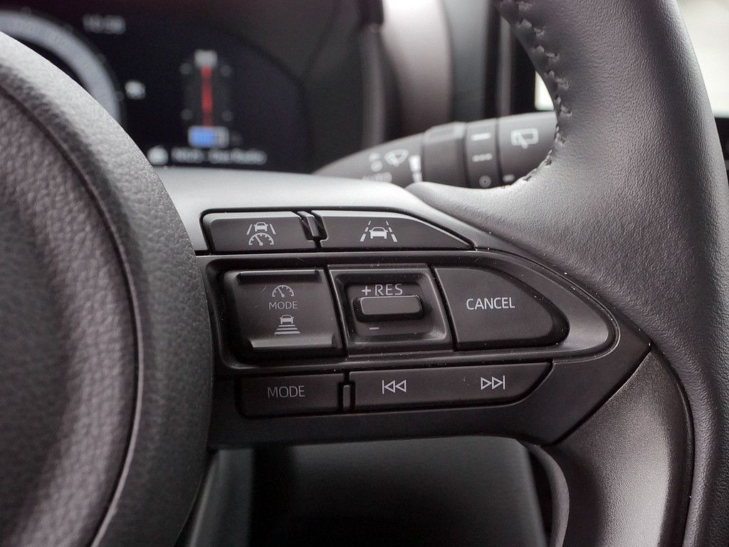 Toyota Yaris Cross Hybrid H&R SHZ KAMERA NAVI ACC LED