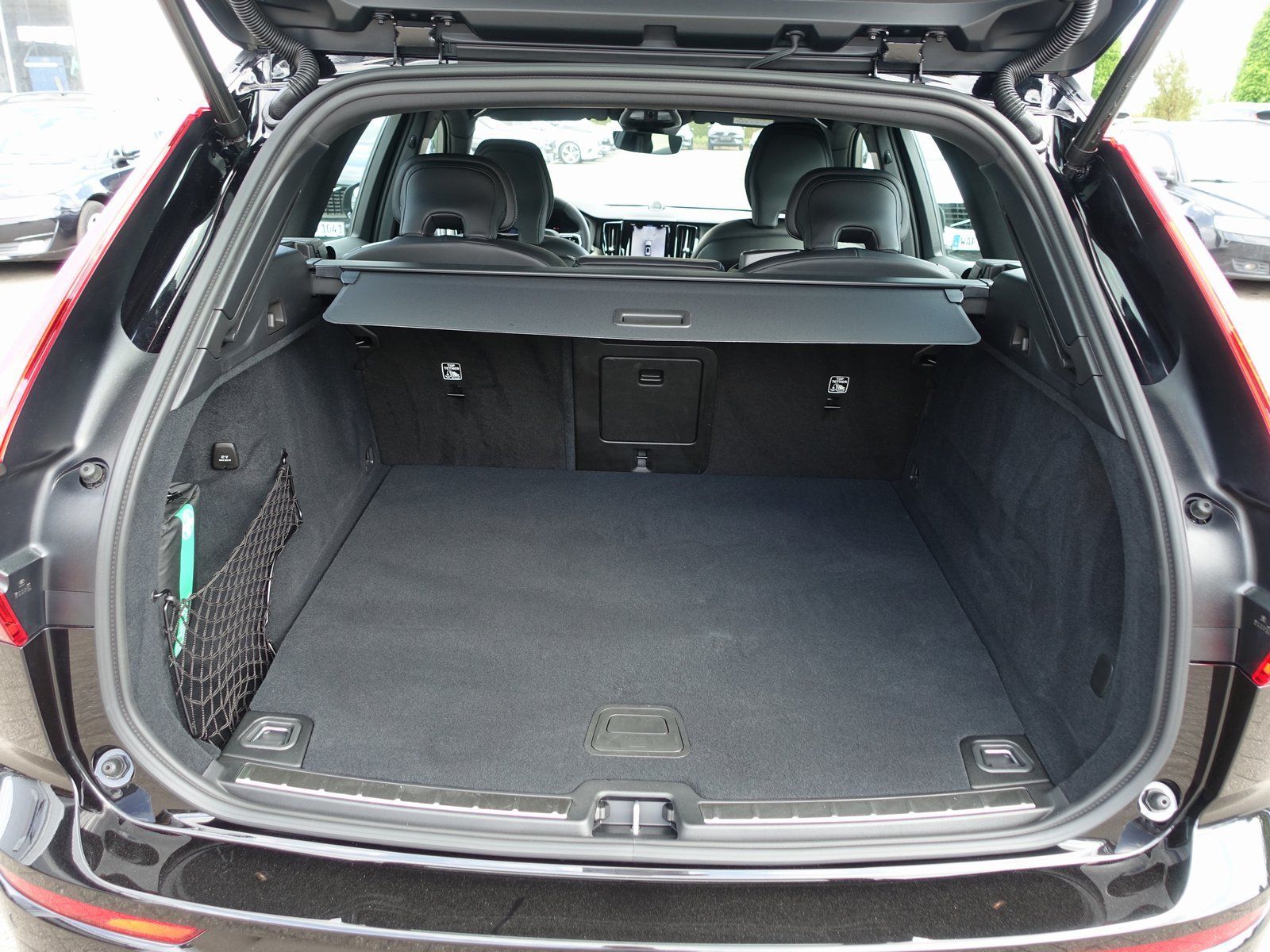 Volvo XC60 Black Edition Plus T6 AWD - Samsaru's Car Outlet