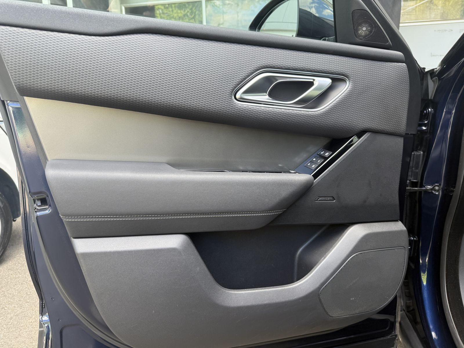 Range Rover Velar P400 - Samsaru's Car Outlet