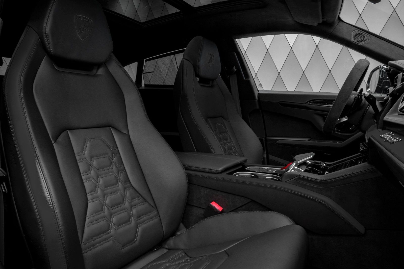 Lamborghini Urus 4.0 V8 PHEV SE Black - Samsaru's Car Outlet