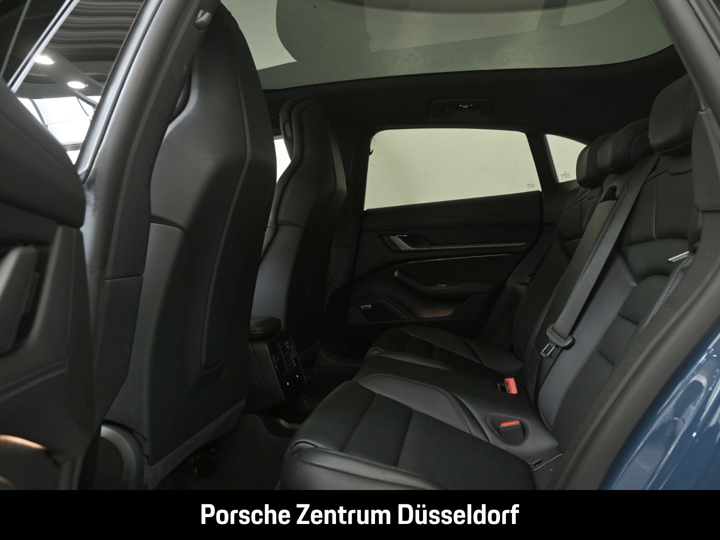 Porsche Taycan 4S Sport Turismo Neptunblau BOSE Panorama