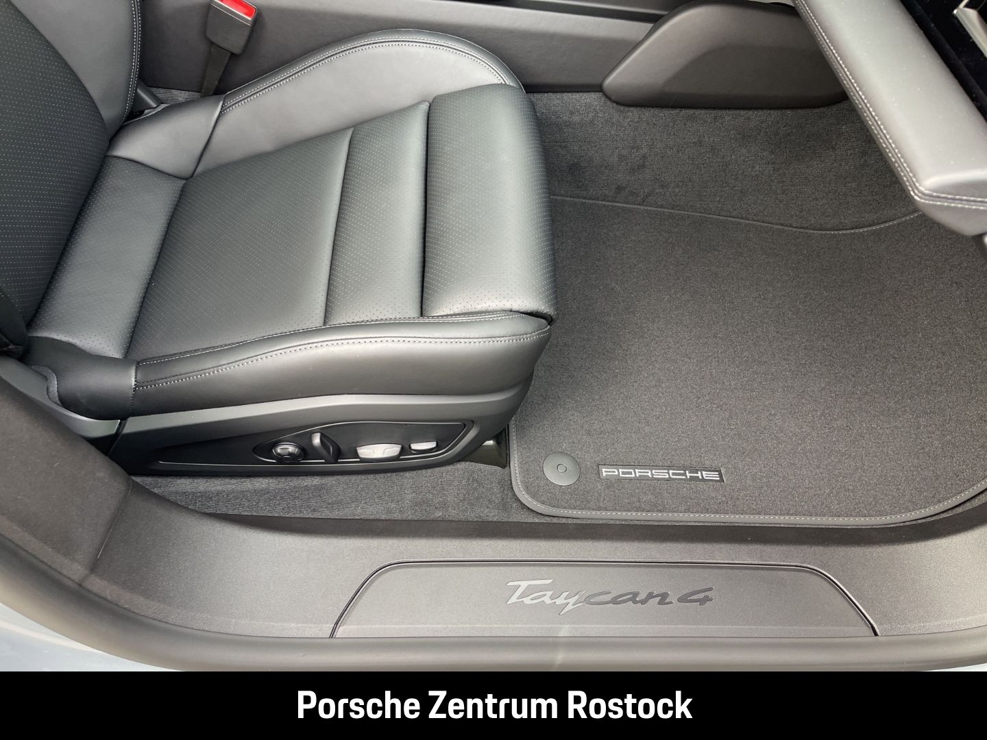 Porsche Taycan 4 Cross Turismo InnoDrive LED-Matrix