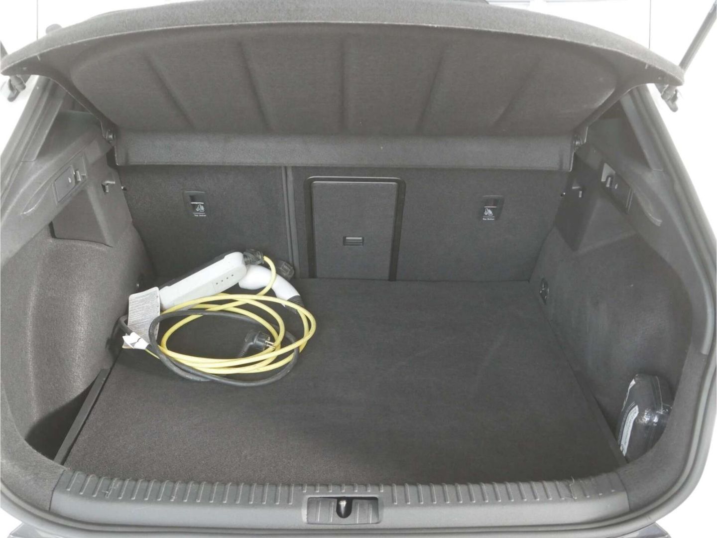 Cupra Formentor 1.4 DSG e-Hybrid AHK/P-Dach/NAV/RFK/SH