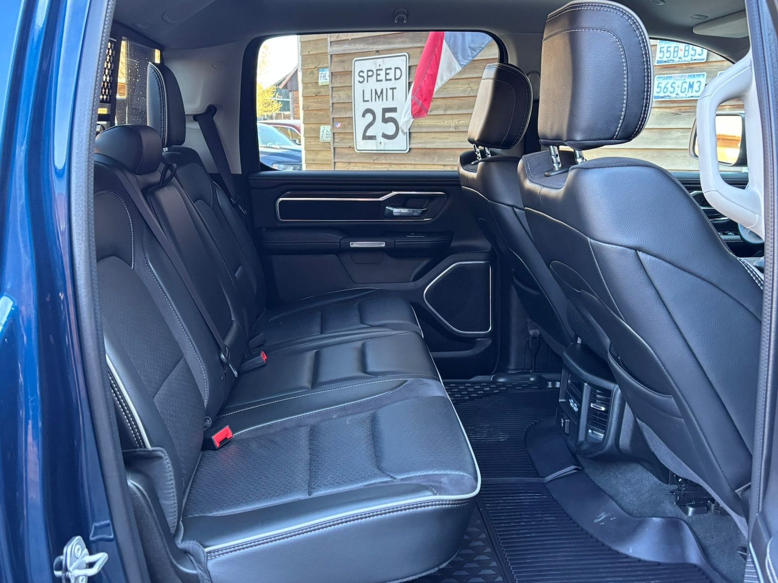 Dodge RAM 1500 Laramie LED AHK Memory 4x4 6-Sitzer