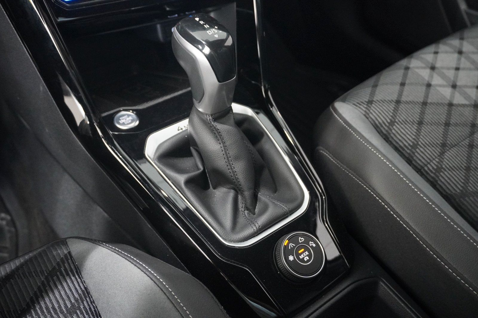 Volkswagen T-Roc 2.0D R-LINE 4MOTION - Samsaru's Car Outlet