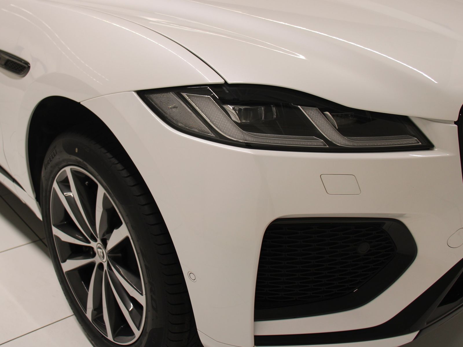 Jaguar F-Pace D300 AWD R-Dynamic SE inkl. Winterkomplet