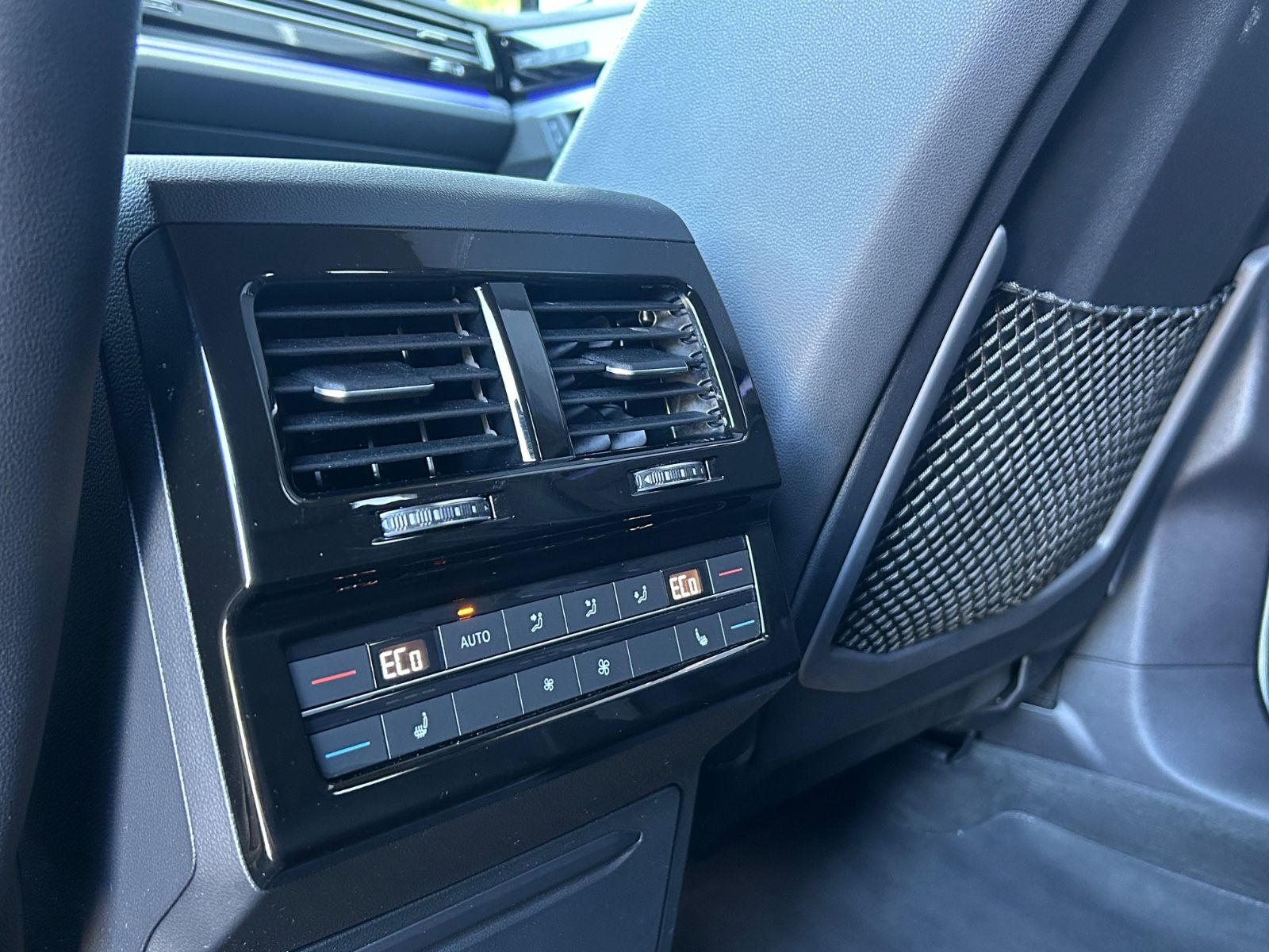 Volkswagen Touareg R-Line 4M - Samsaru's Car Outlet
