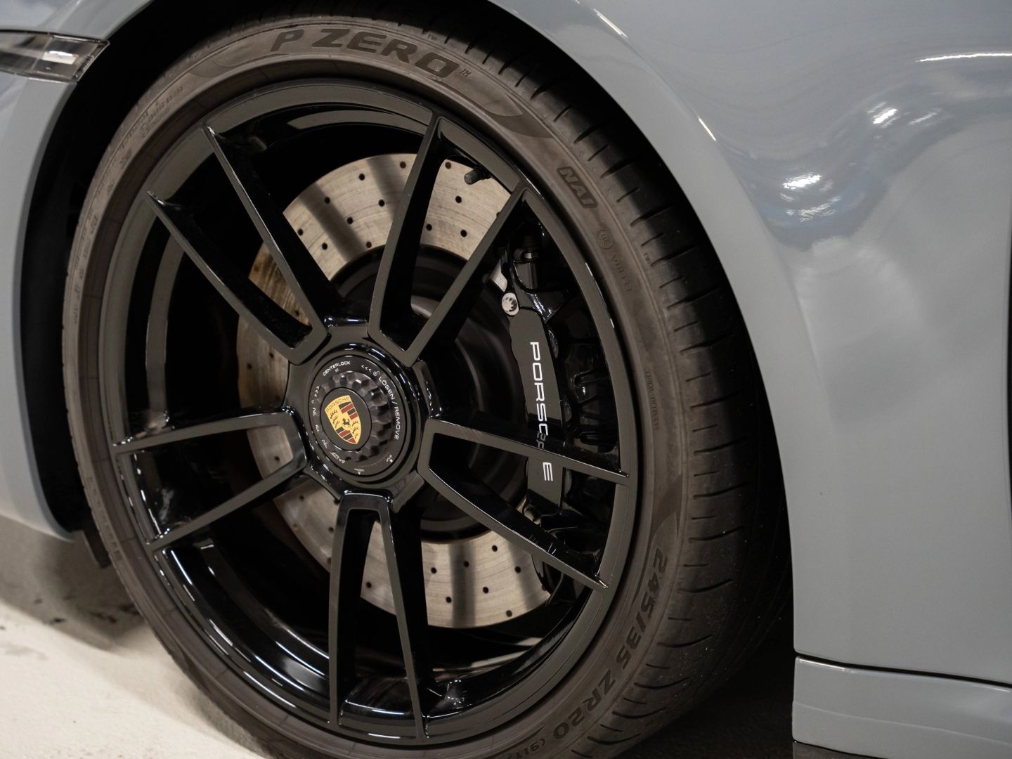 Porsche 992 Carrera 4 GTS Cabriolet InoDrive Burmester