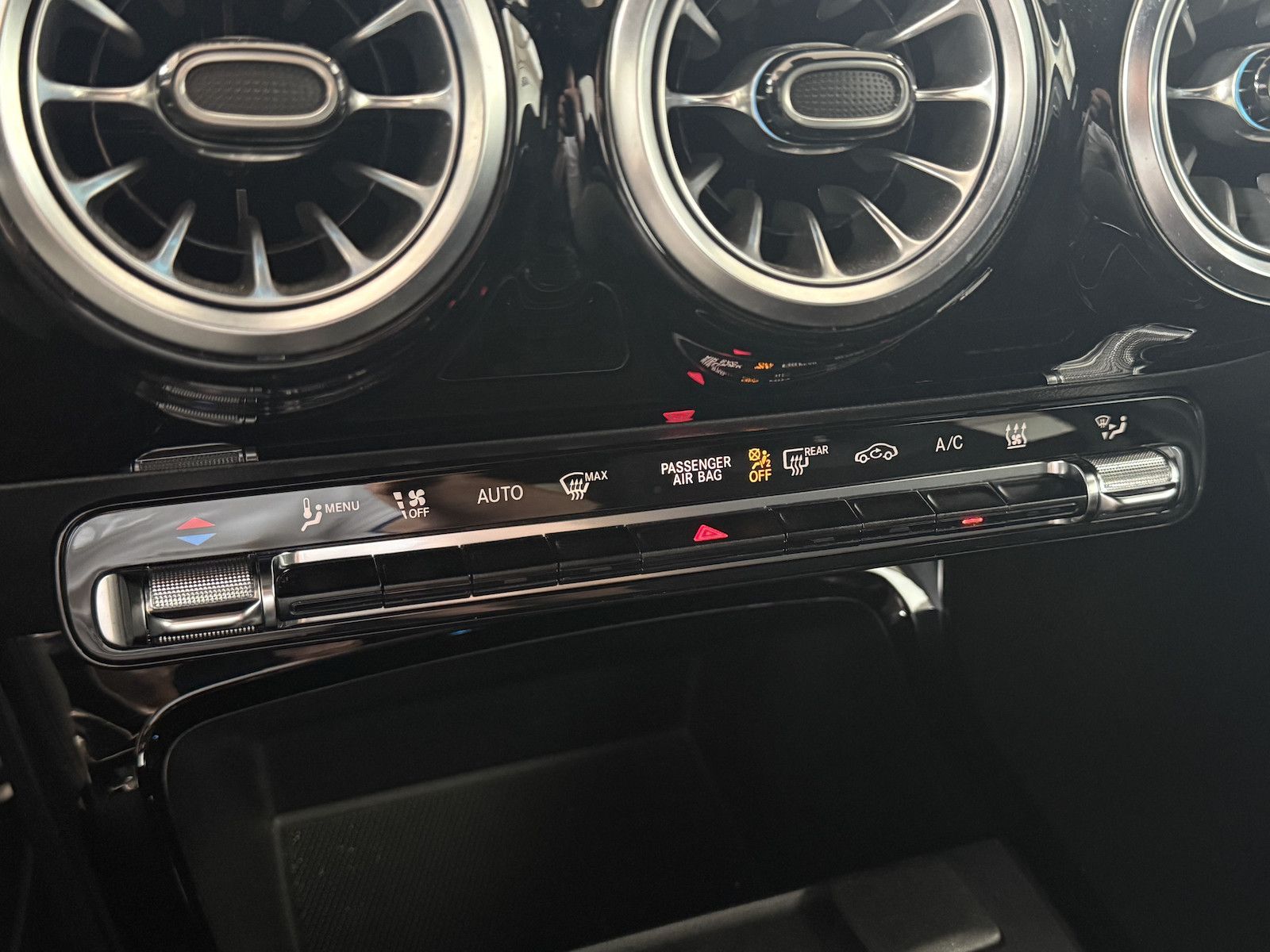 Mercedes-Benz A 250 e AMG-LINE - Samsaru's Car Outlet