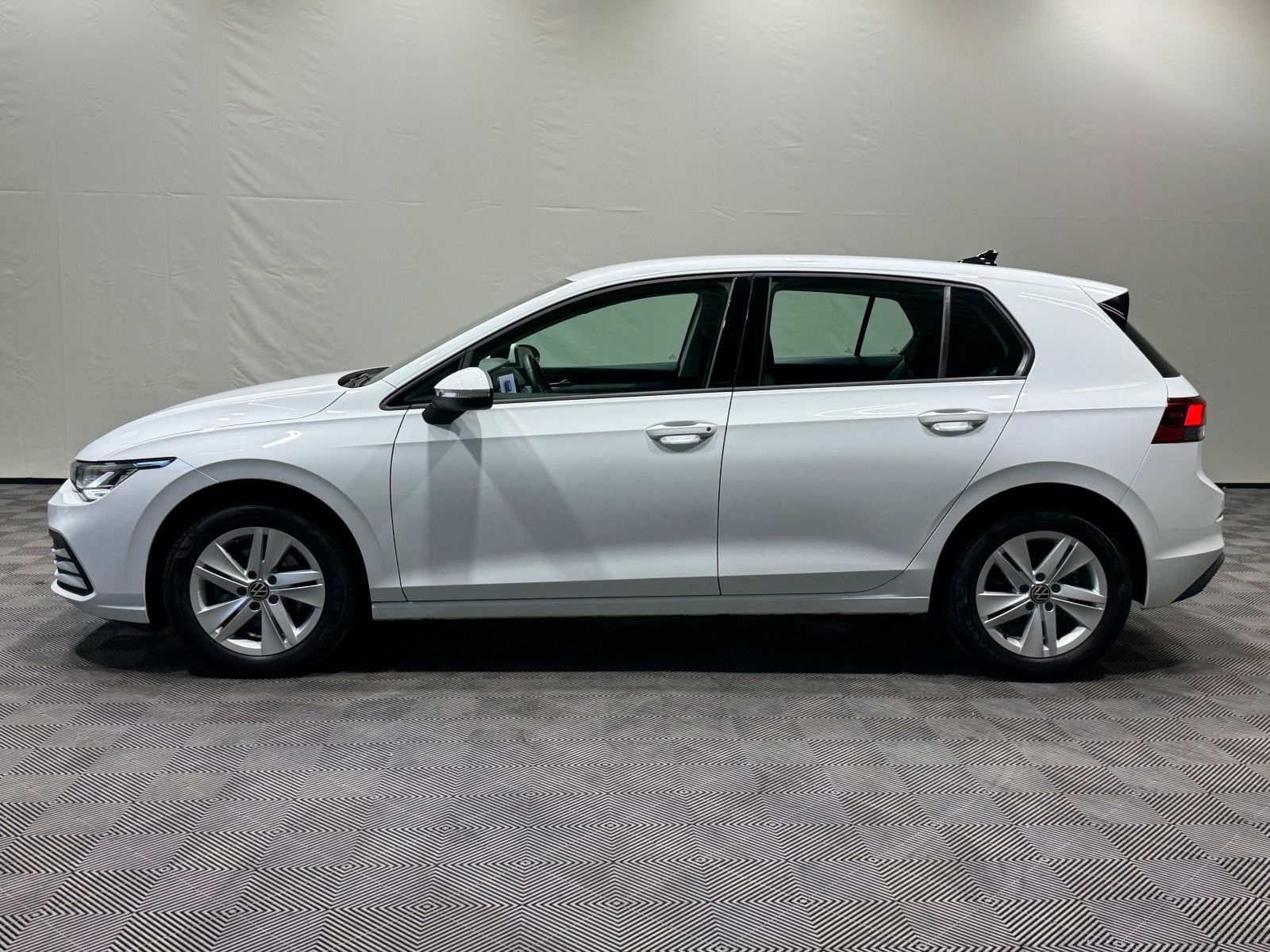 Volkswagen Golf Life 1.0 TSI - Samsaru's Car Outlet