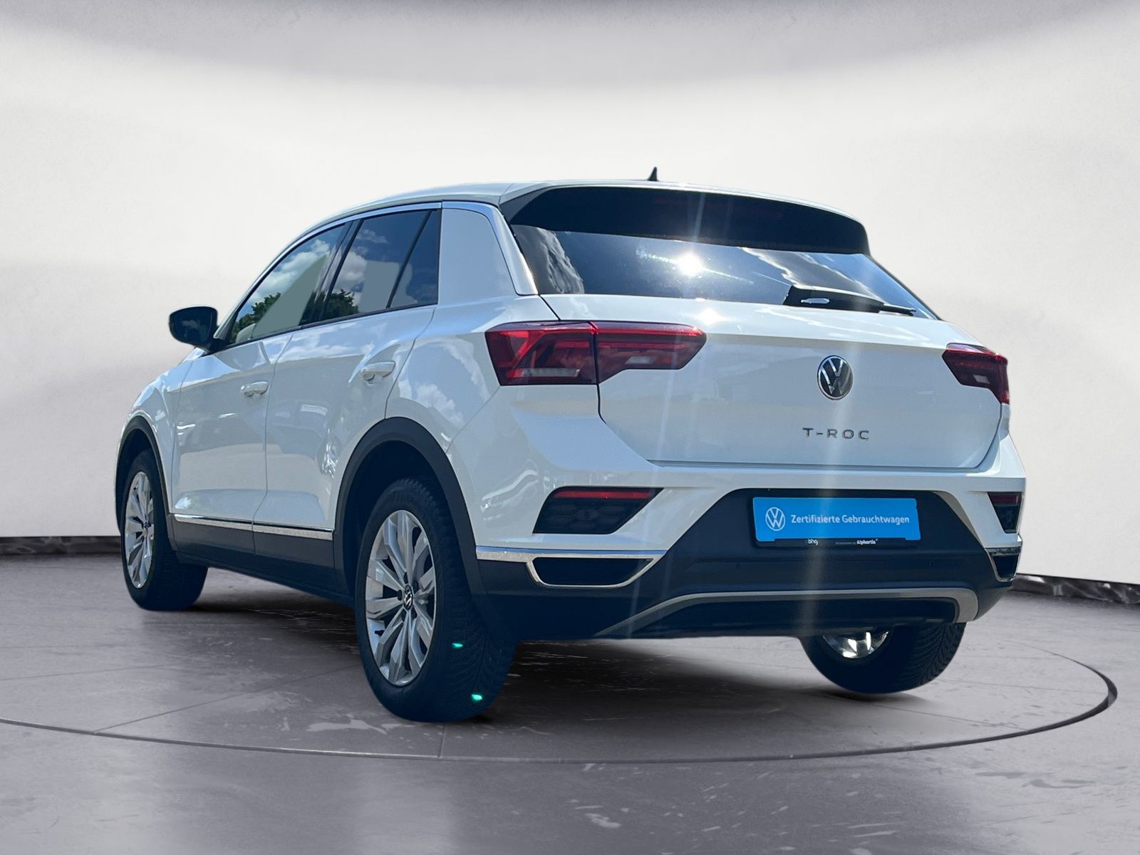 Volkswagen T-Roc 1.5 TSI ACT Sport - Samsaru's Car Outlet