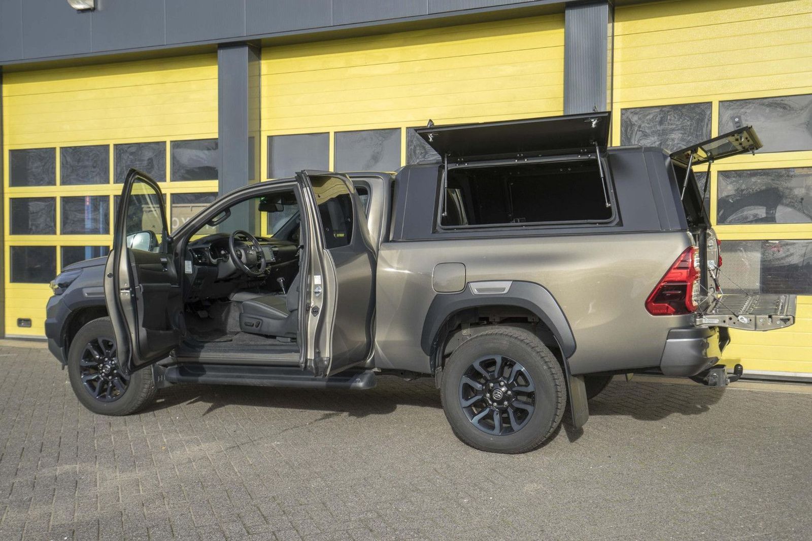 Toyota Hilux 2.8 D-4D Xtra Cab Invincible