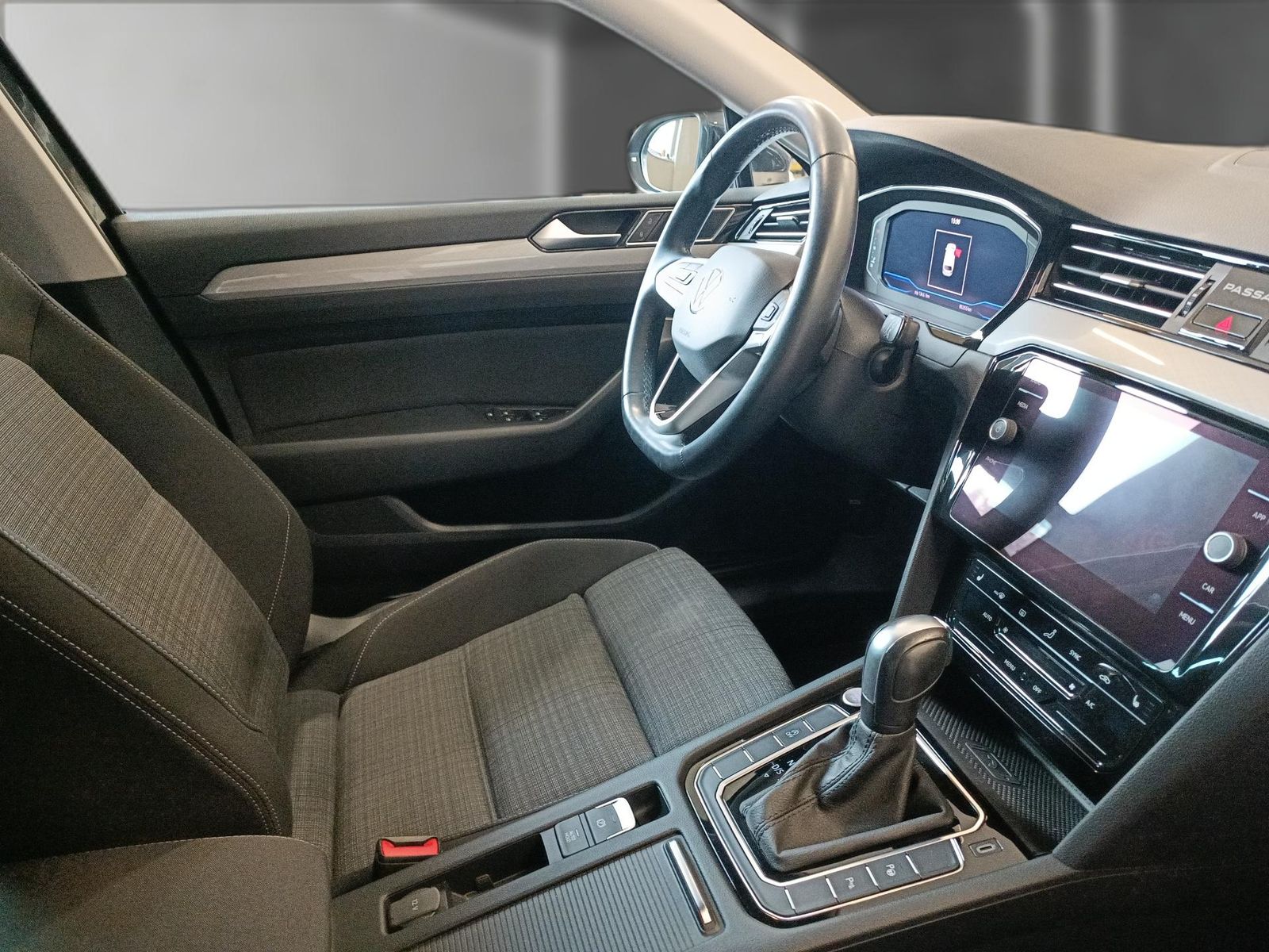 Volkswagen Passat Var. 1.5 TSI Business DSG - Samsaru's Car Outlet