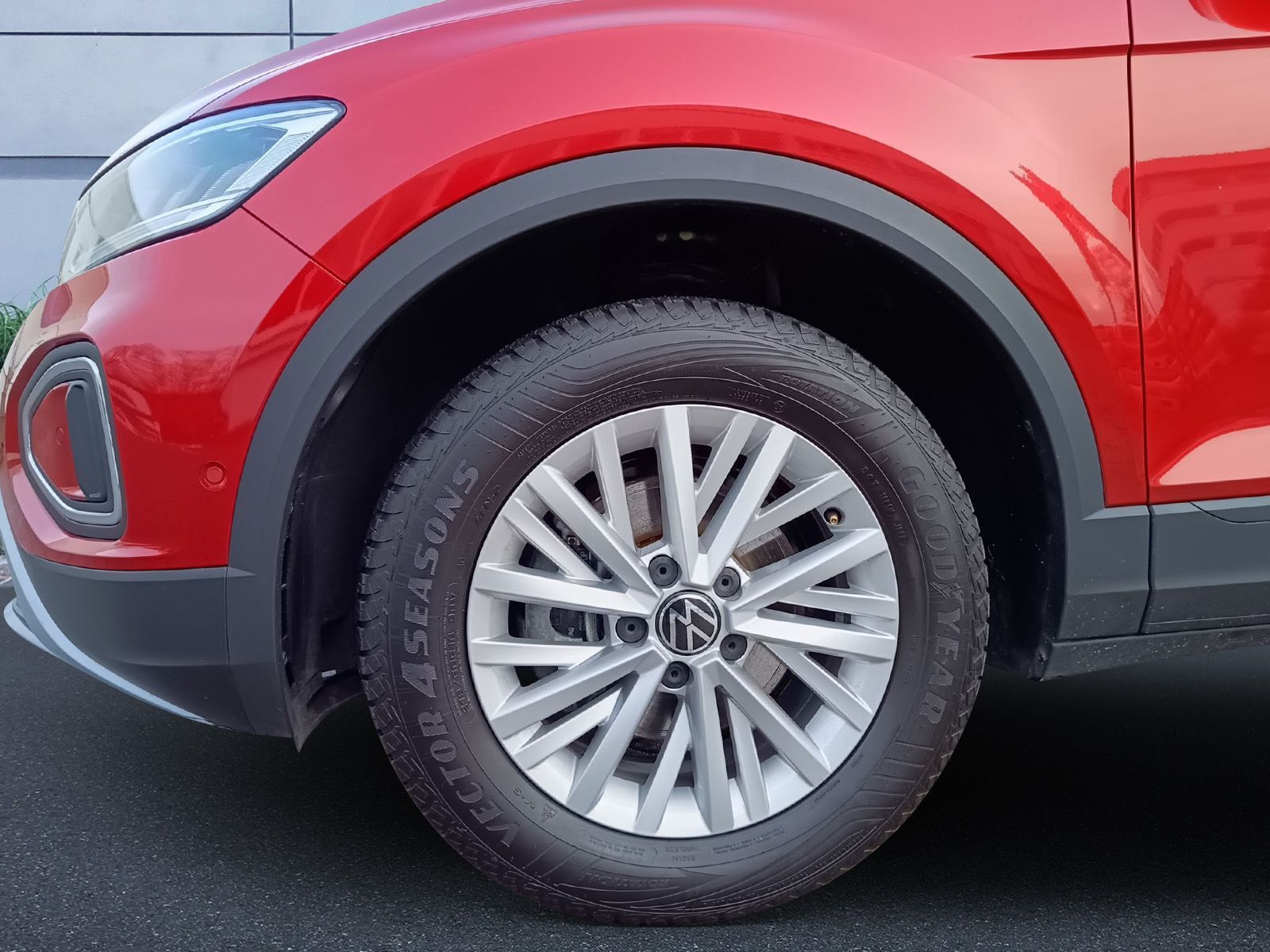 Volkswagen T-ROC Life 1.5 TSI DSG - Samsaru's Car Outlet
