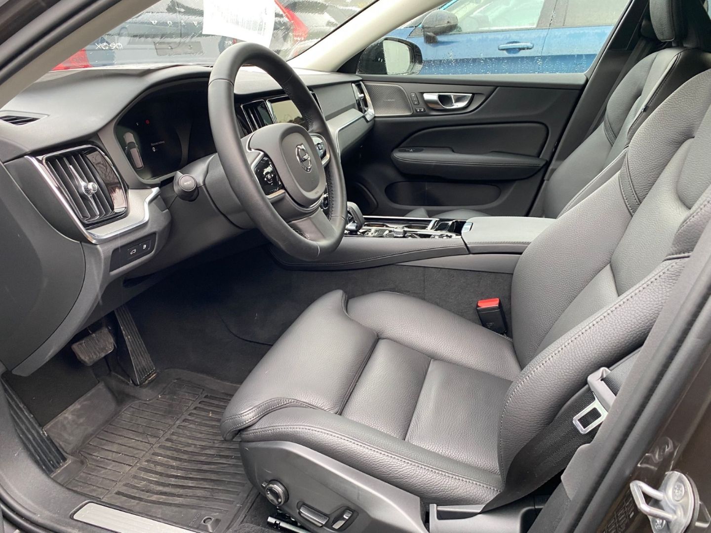 Volvo V60 T6 Plus Dark Kombi Recharge Plug-In AWD AHK