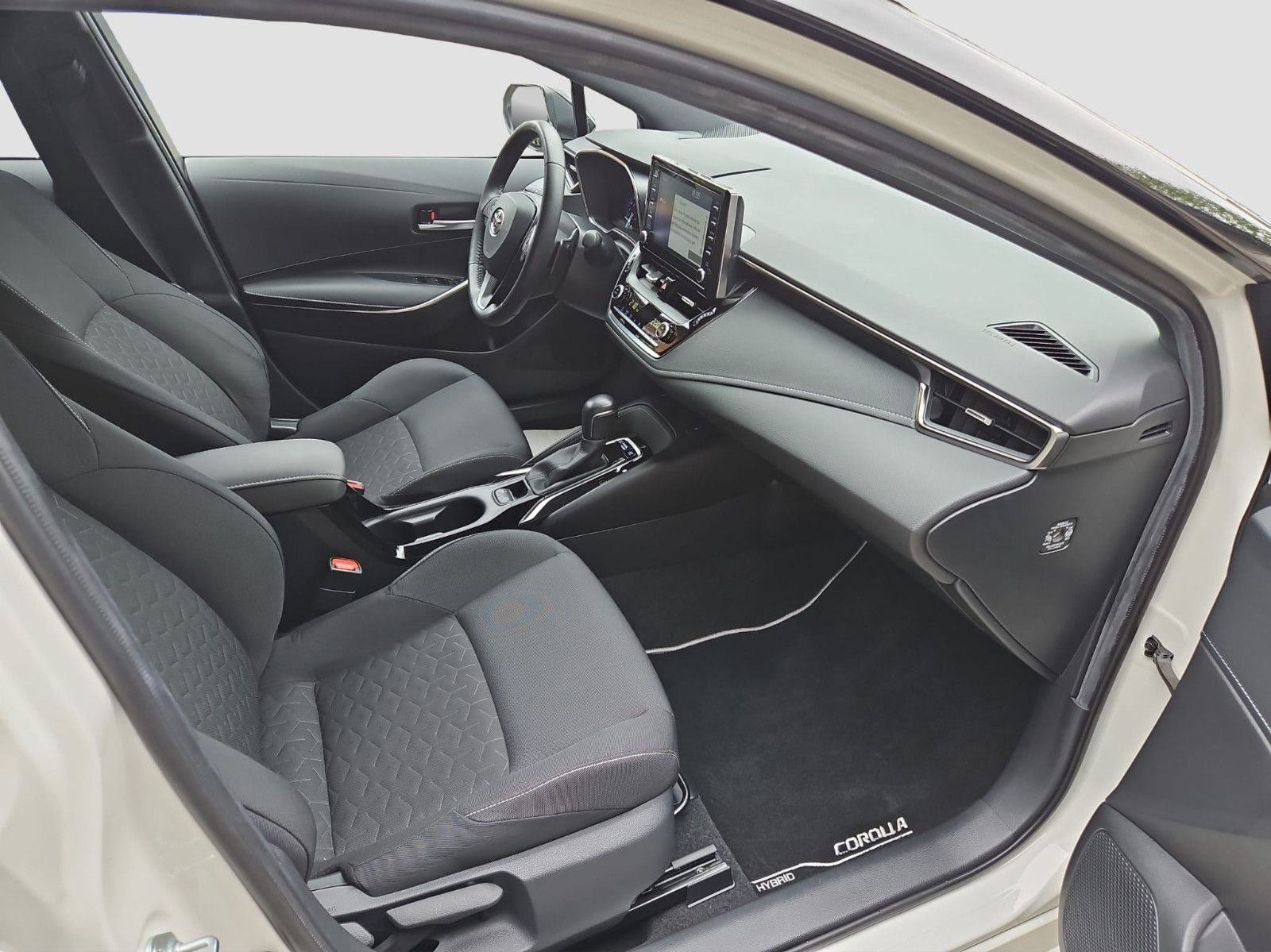 Toyota Corolla 2.0 Limousine Hybrid - Samsaru's Car Outlet
