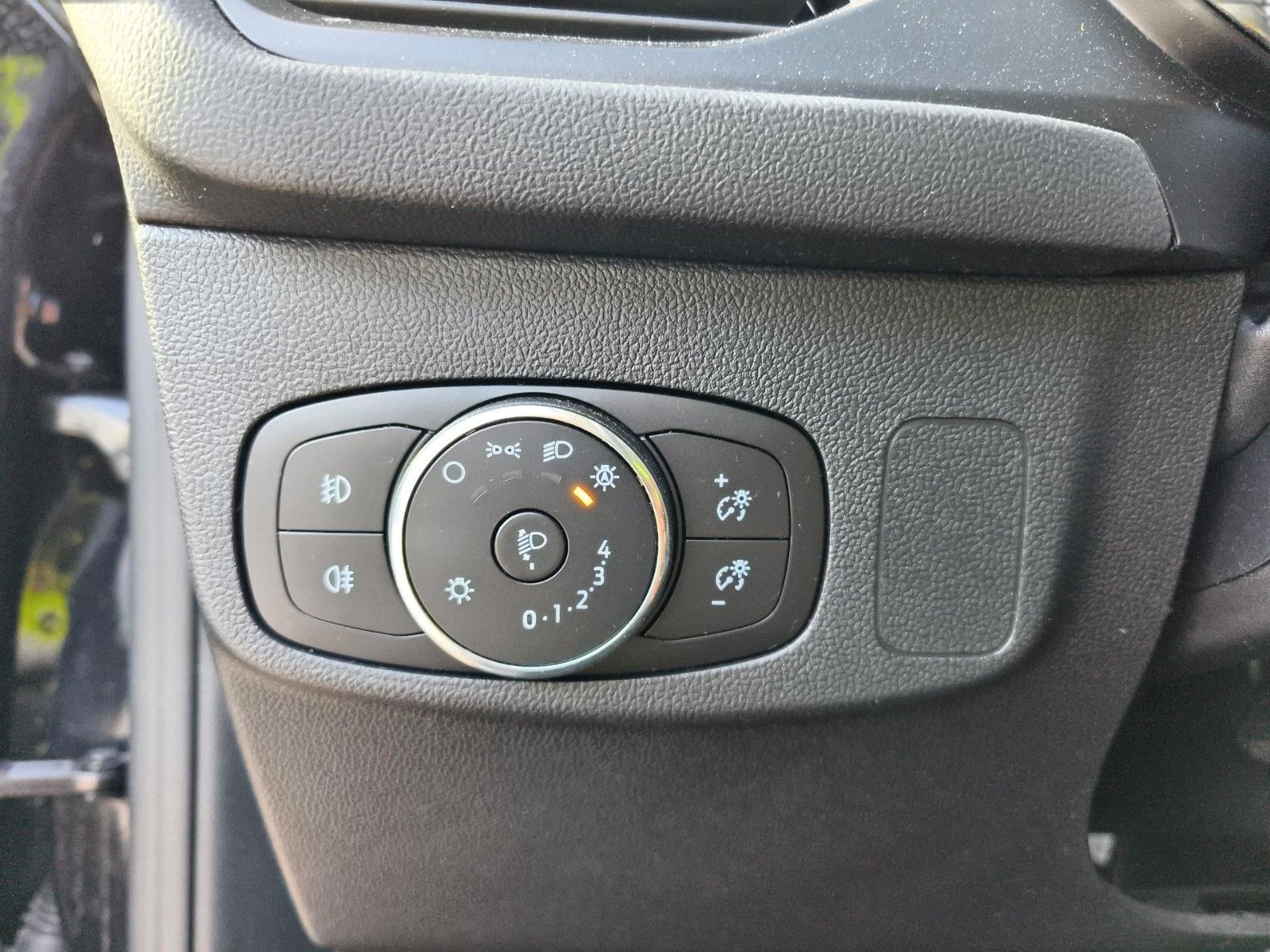 Ford Focus Lim. Active X NAVI LED ACC TOP ZUSTAND