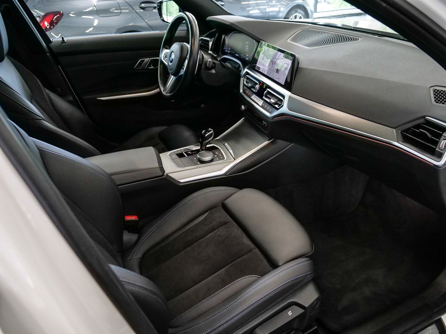 BMW 320d M-Sport Aut - Samsaru's Car Outlet