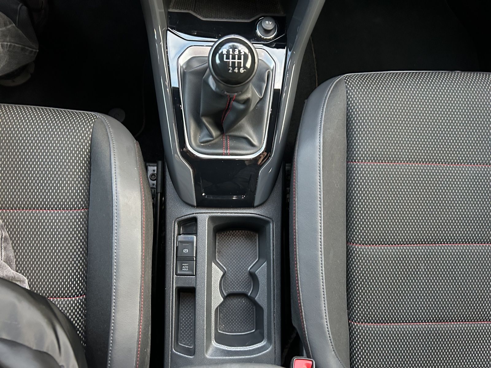 Volkswagen T-Roc TSI Sport R-Line - Samsaru's Car Outlet