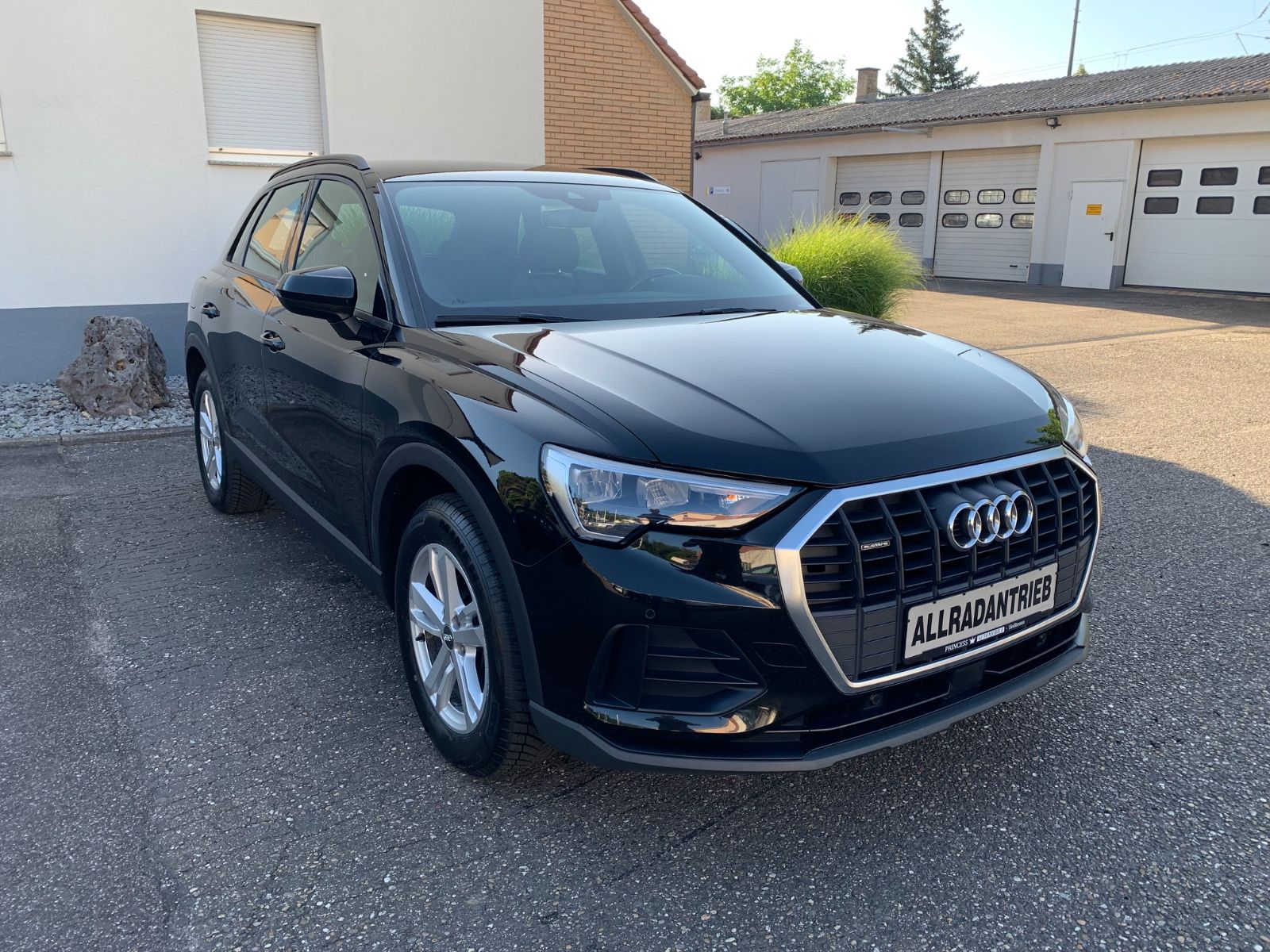 Audi Q3 35 TDI quattro S-line - Samsaru's Car Outlet
