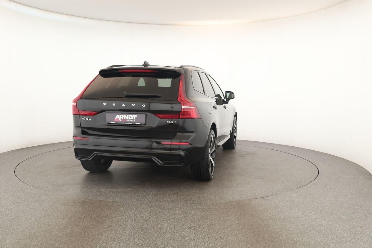 Volvo XC60 B4 AWD Plus Dark LED Pano ACC Kam 21" AHK