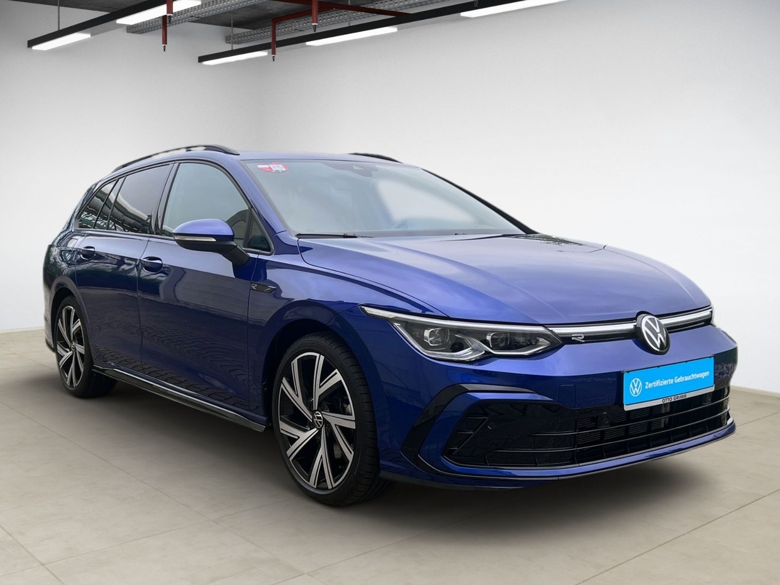 Volkswagen Golf VIII Variant 2.0 TDI R-Line - Samsaru's Car Outlet