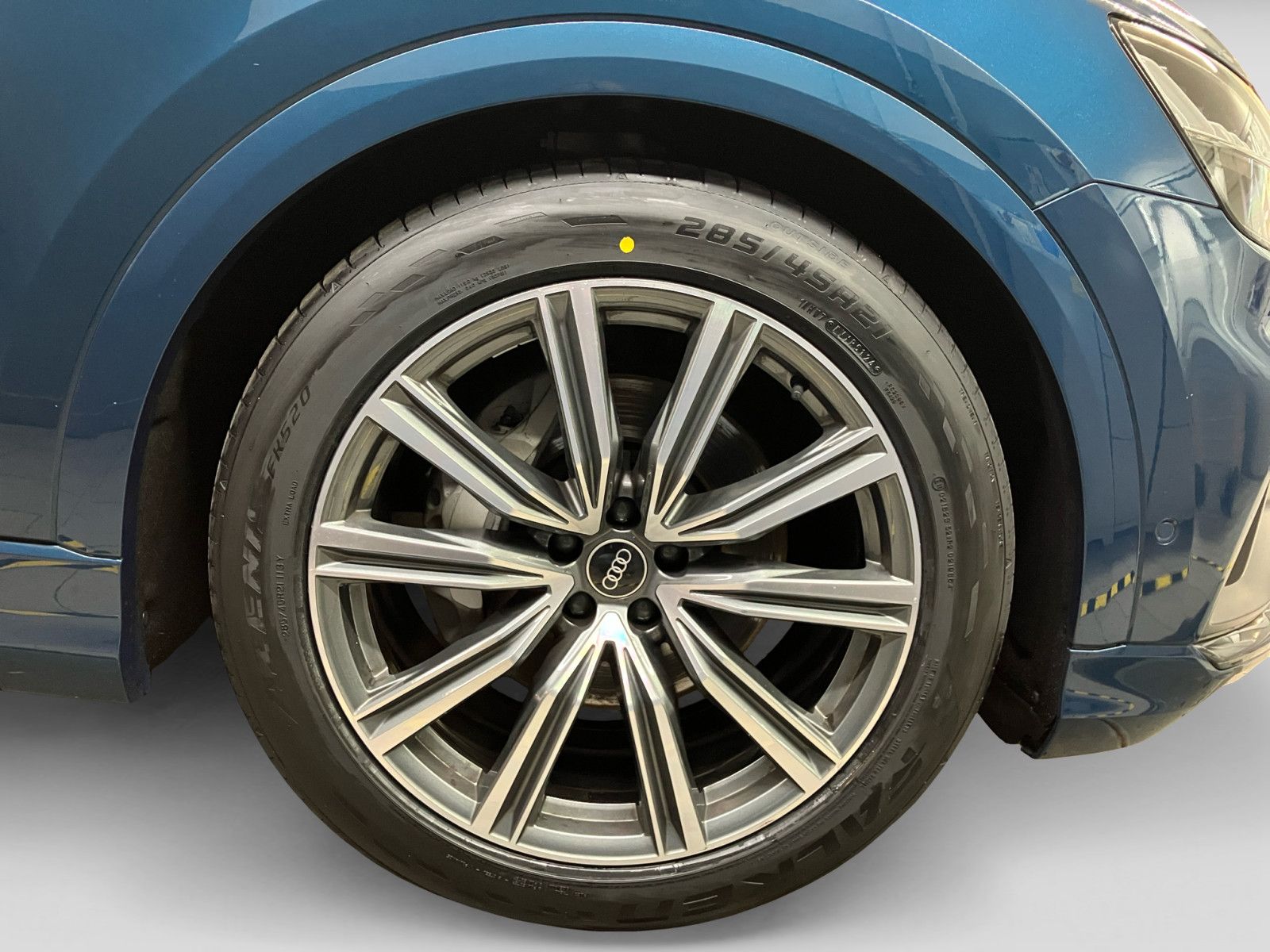 Audi Q8 55 TFSI quattro S line - Samsaru's Car Outlet