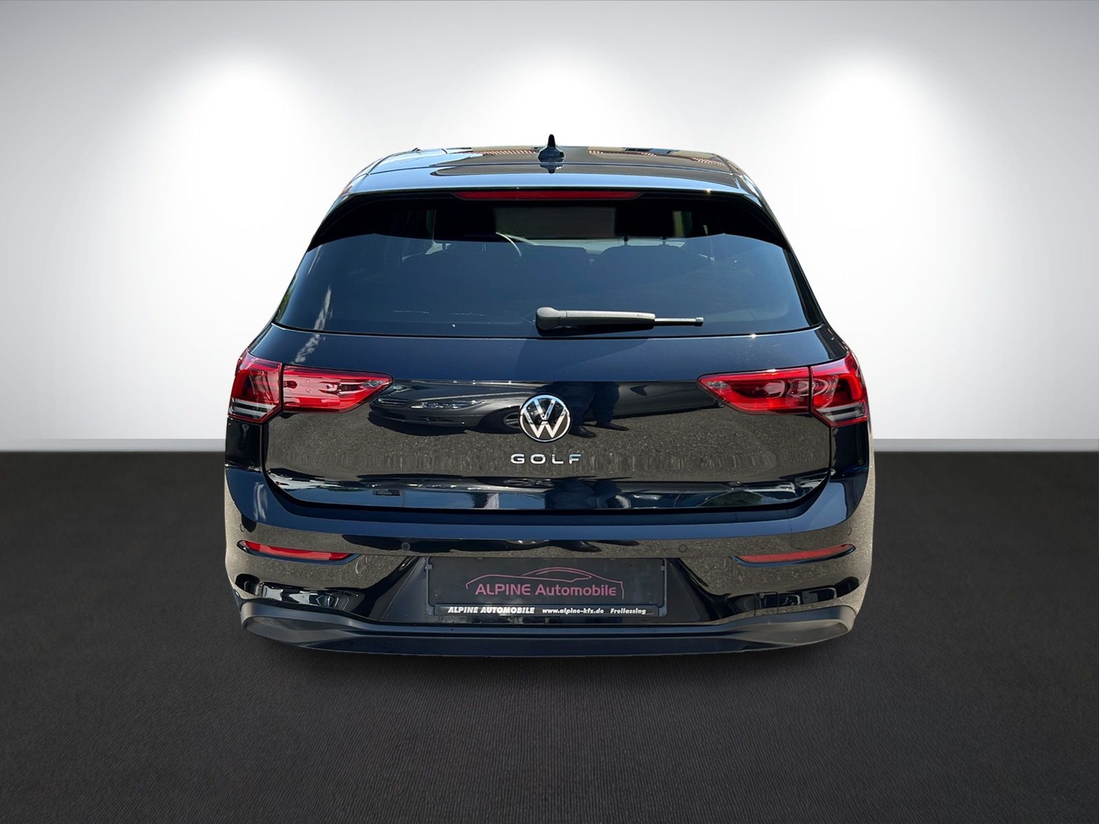 Volkswagen Golf VIII 1.5 TSI United - Samsaru's Car Outlet