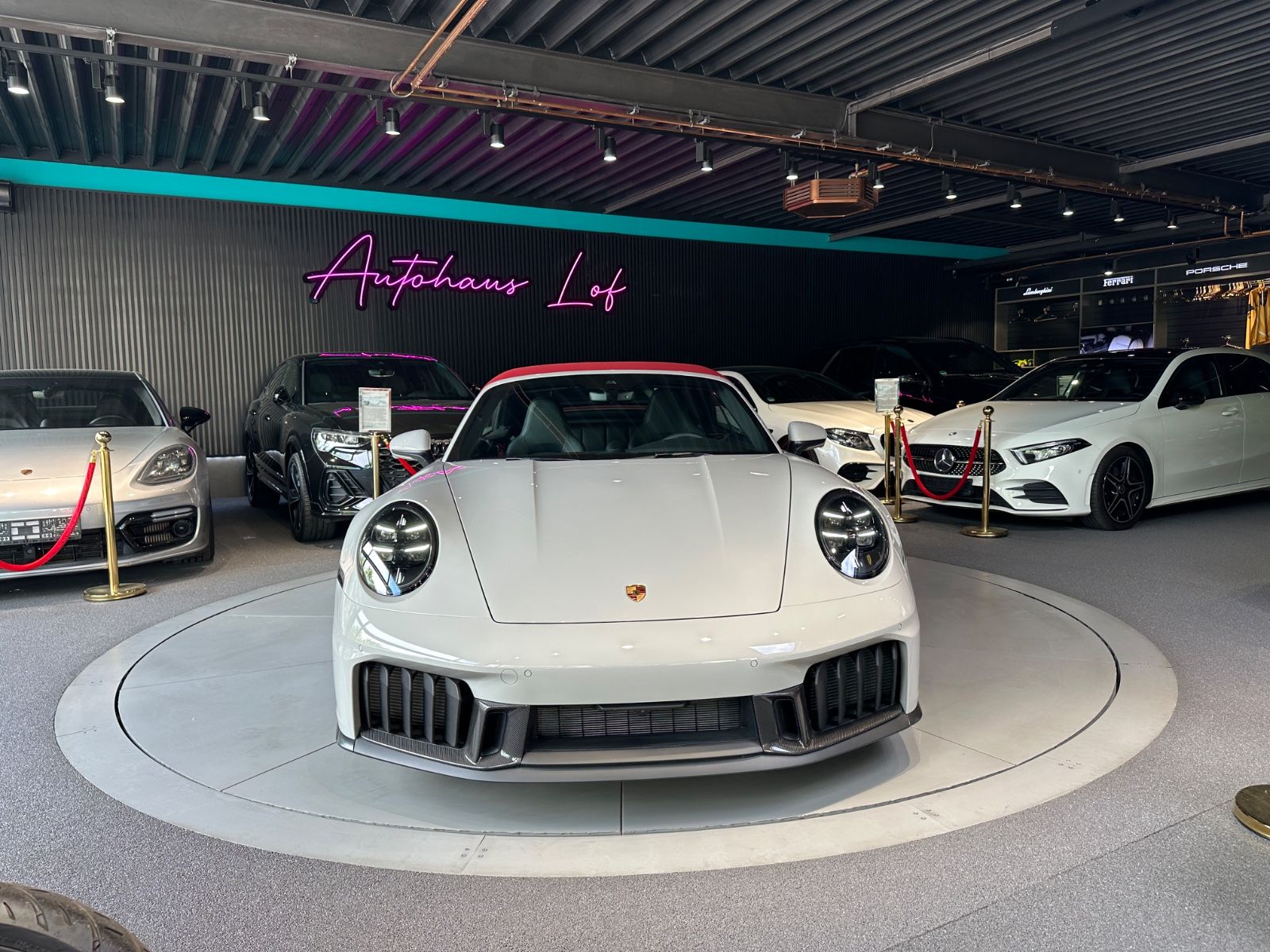 Porsche 992 911 Carrera 4 GTS T-Hyb - Samsaru's Car Outlet