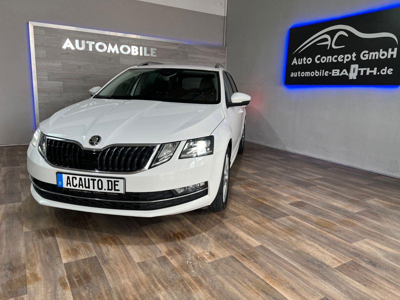 Skoda Octavia Combi Premium Edition - Samsaru's Car Outlet