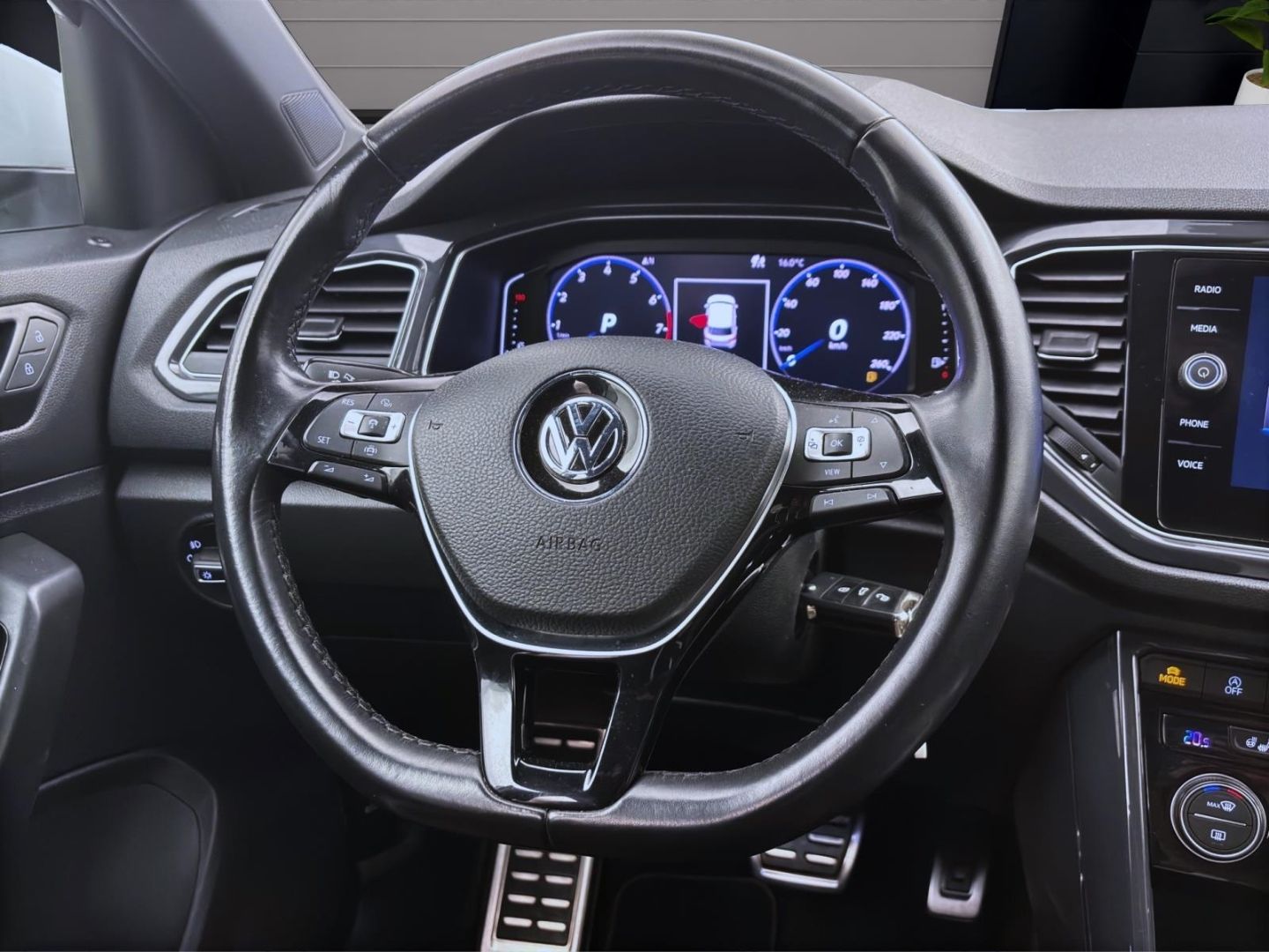 Volkswagen T-Roc 1.5 TSI DSG SPORT - Samsaru's Car Outlet