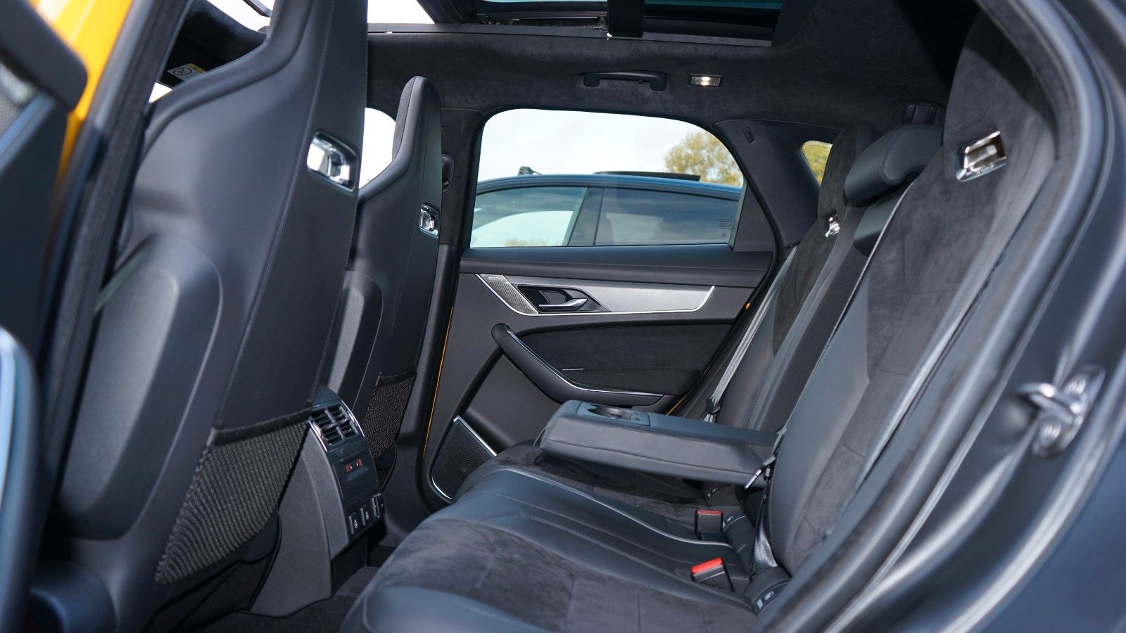 Jaguar F-PACE P550 SVR AWD*PANO*HUD*22"ALU*ACC*