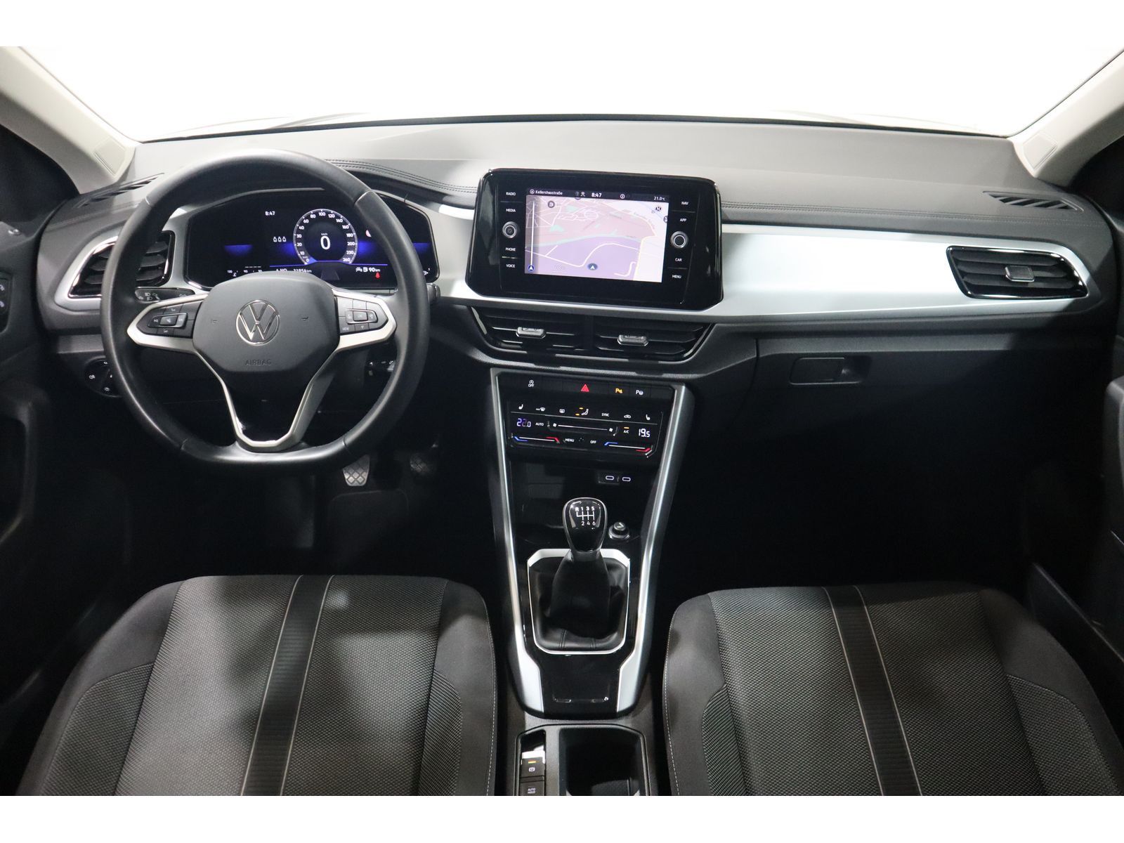 Volkswagen T-Roc 1.0 TSI Life - Samsaru's Car Outlet