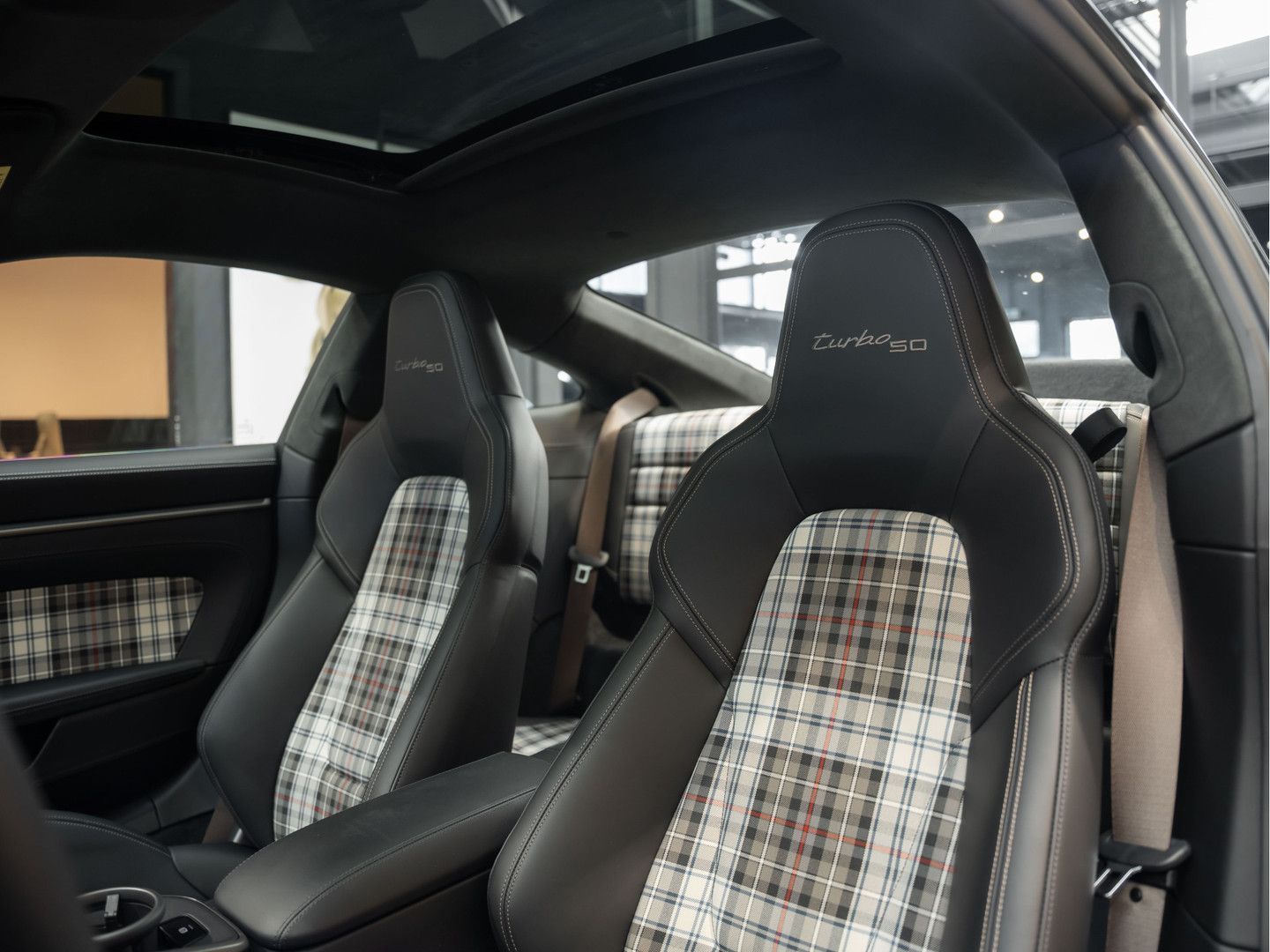 Porsche 992 992 Turbo 50 Years 1/1974 Burmester Leder 91
