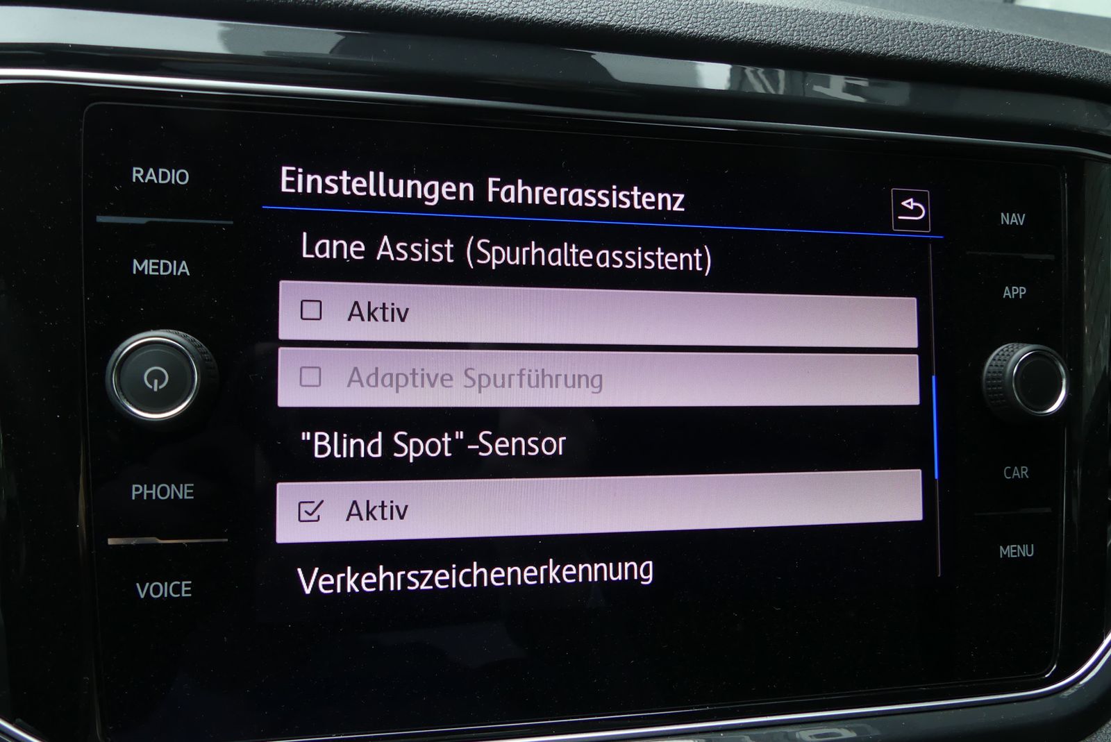 Volkswagen T-Roc Sport 4Motion - Samsaru's Car Outlet