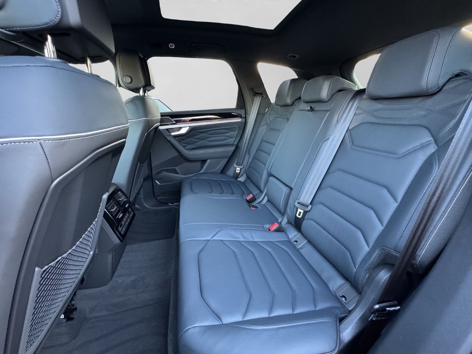 Volkswagen Touareg R-Line V6 TDI 4M Black Style | AHK PANO