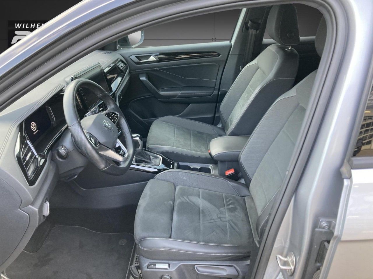 Volkswagen T-Roc 1.5 TSI DSG R-Line - Samsaru's Car Outlet