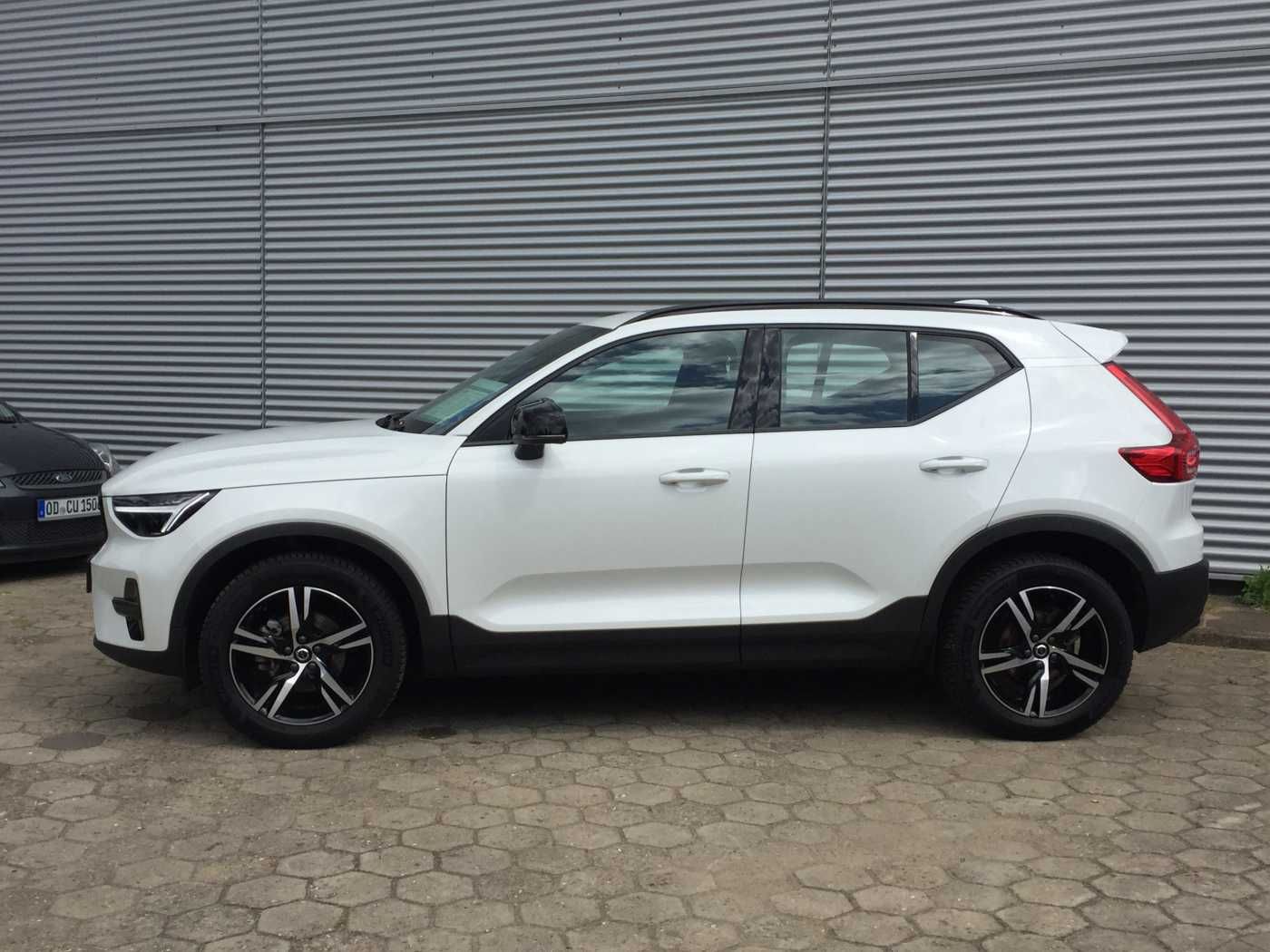 Volvo XC40 XC 40 T2 Plus Dark 2WD Panorama, AHK, GJR u