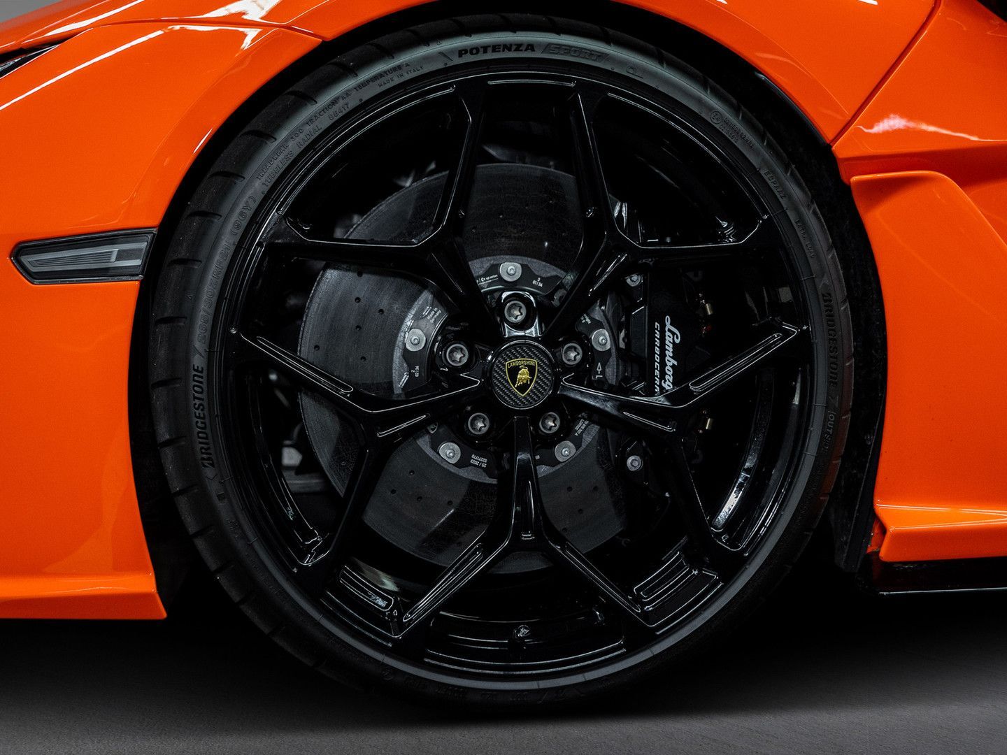 Lamborghini Revuelto - Samsaru's Car Outlet