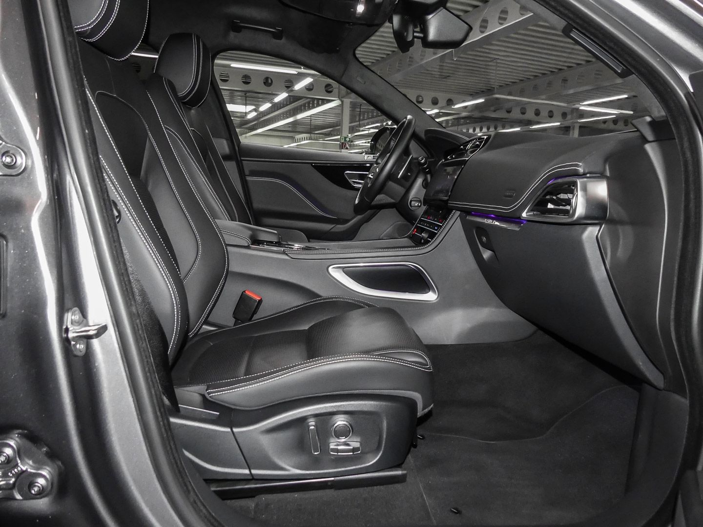 Jaguar F-Pace R-Sport AWD 25d EU6d-T Allrad AHK-abnehmb