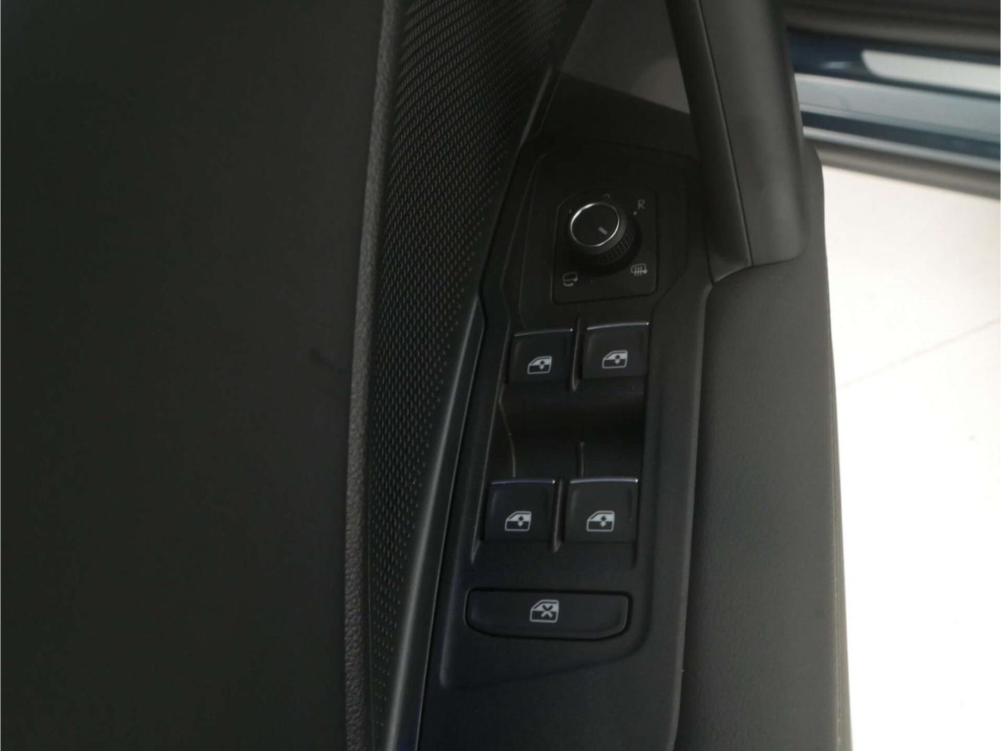 Volkswagen Tiguan 1.5 eHybrid R-Line Black Style PANO/AHK