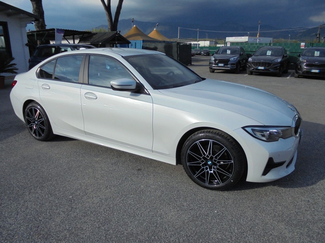 BMW 320 320d 48V Business Advantage - Samsaru's Car Outlet