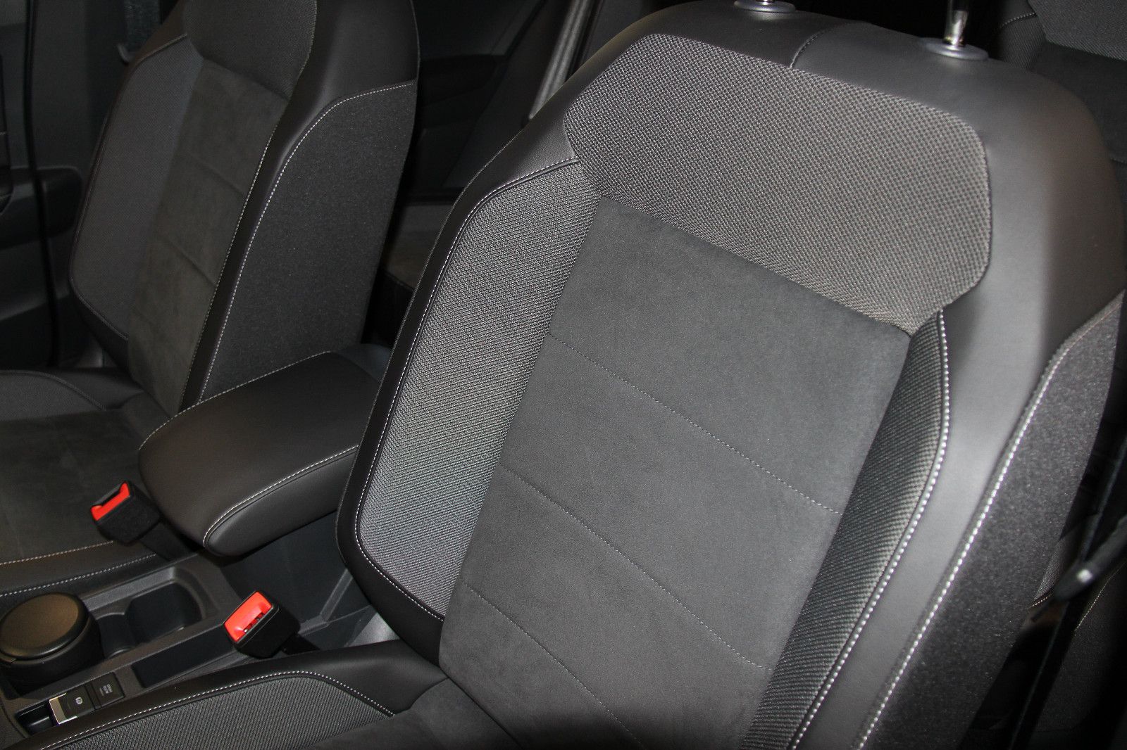 Volkswagen T-Roc Style 1.5 TSI DSG - Samsaru's Car Outlet