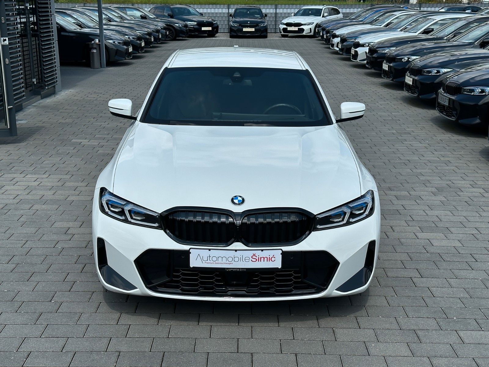 BMW 330 i xD M Sport - Samsaru's Car Outlet