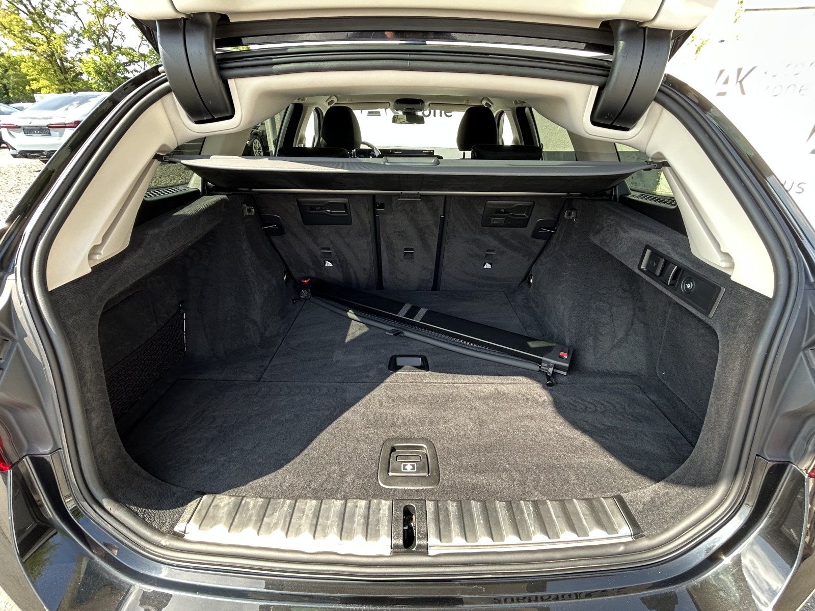 BMW 320 d xDrive - Samsaru's Car Outlet