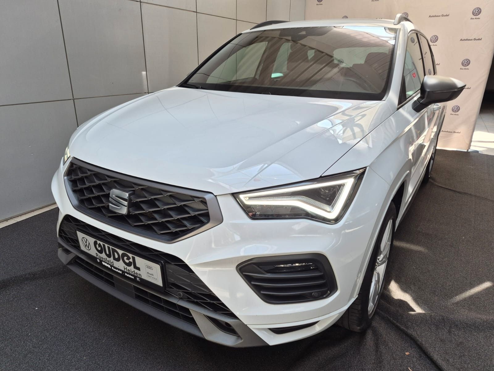 Seat Ateca FR 2.0 TDI DSG AHK Beats Kamera ACC SideA.